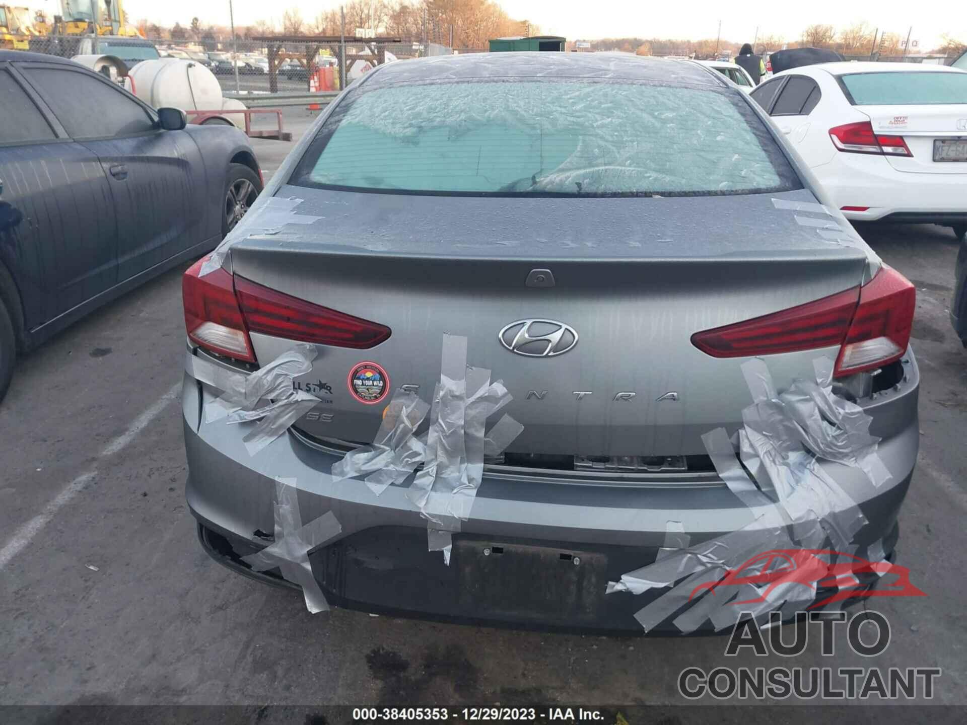 HYUNDAI ELANTRA 2019 - KMHD74LFXKU815155