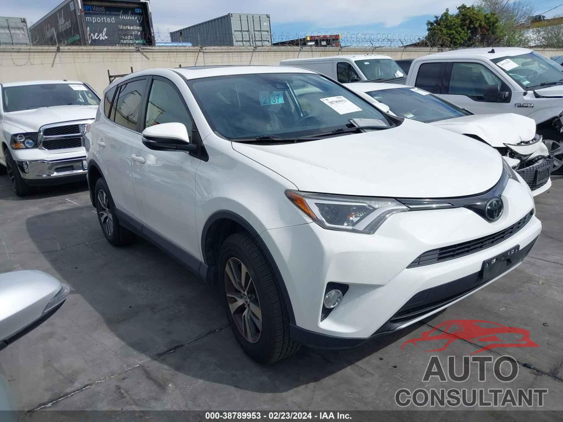 TOYOTA RAV4 2018 - JTMWFREV6JJ753576