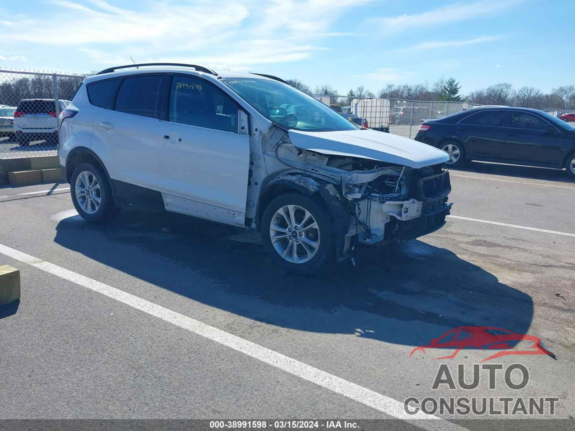 FORD ESCAPE 2017 - 1FMCU0GD5HUD27522