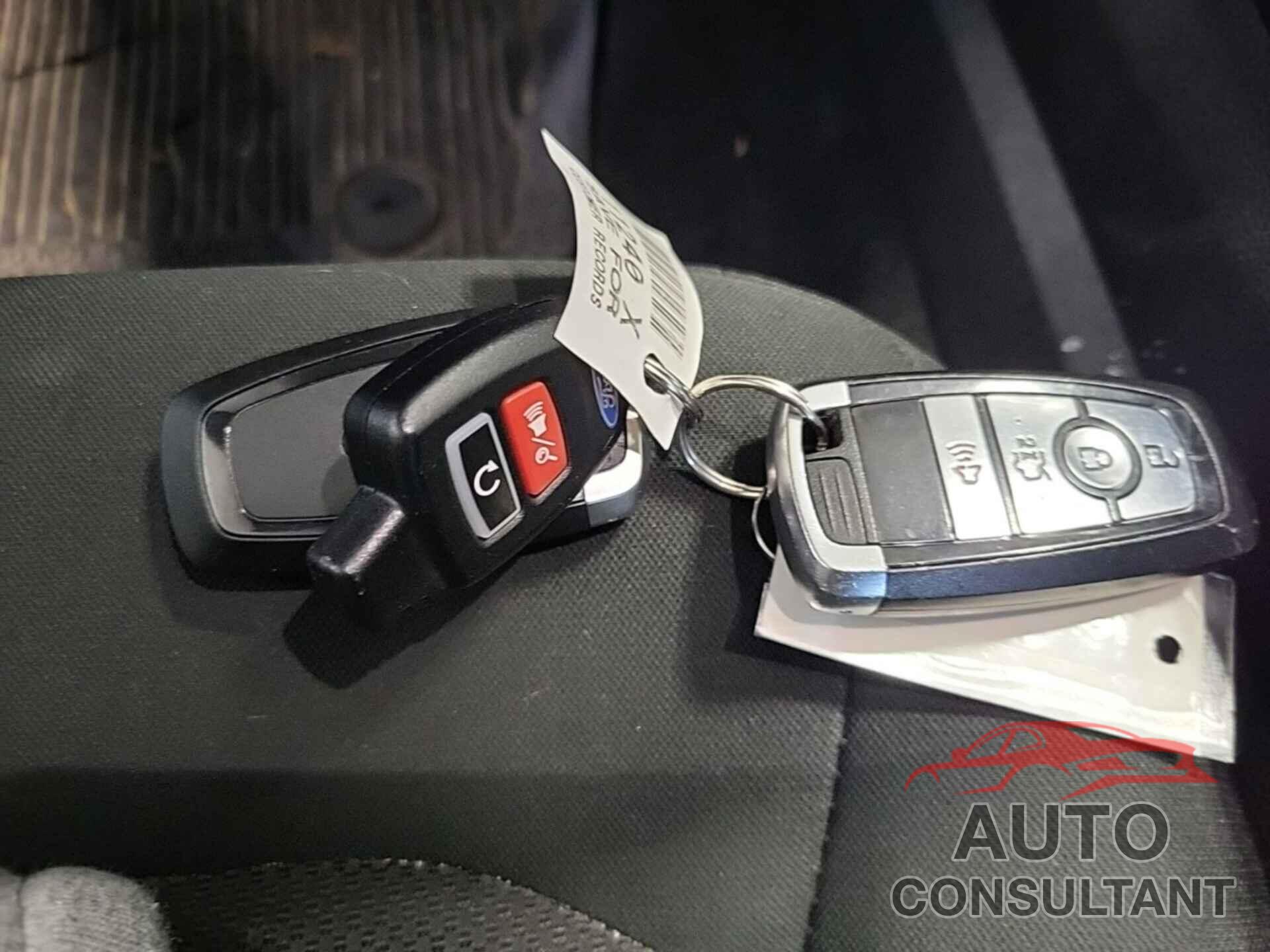 FORD FUSION 2018 - 3FA6P0H7XJR182580