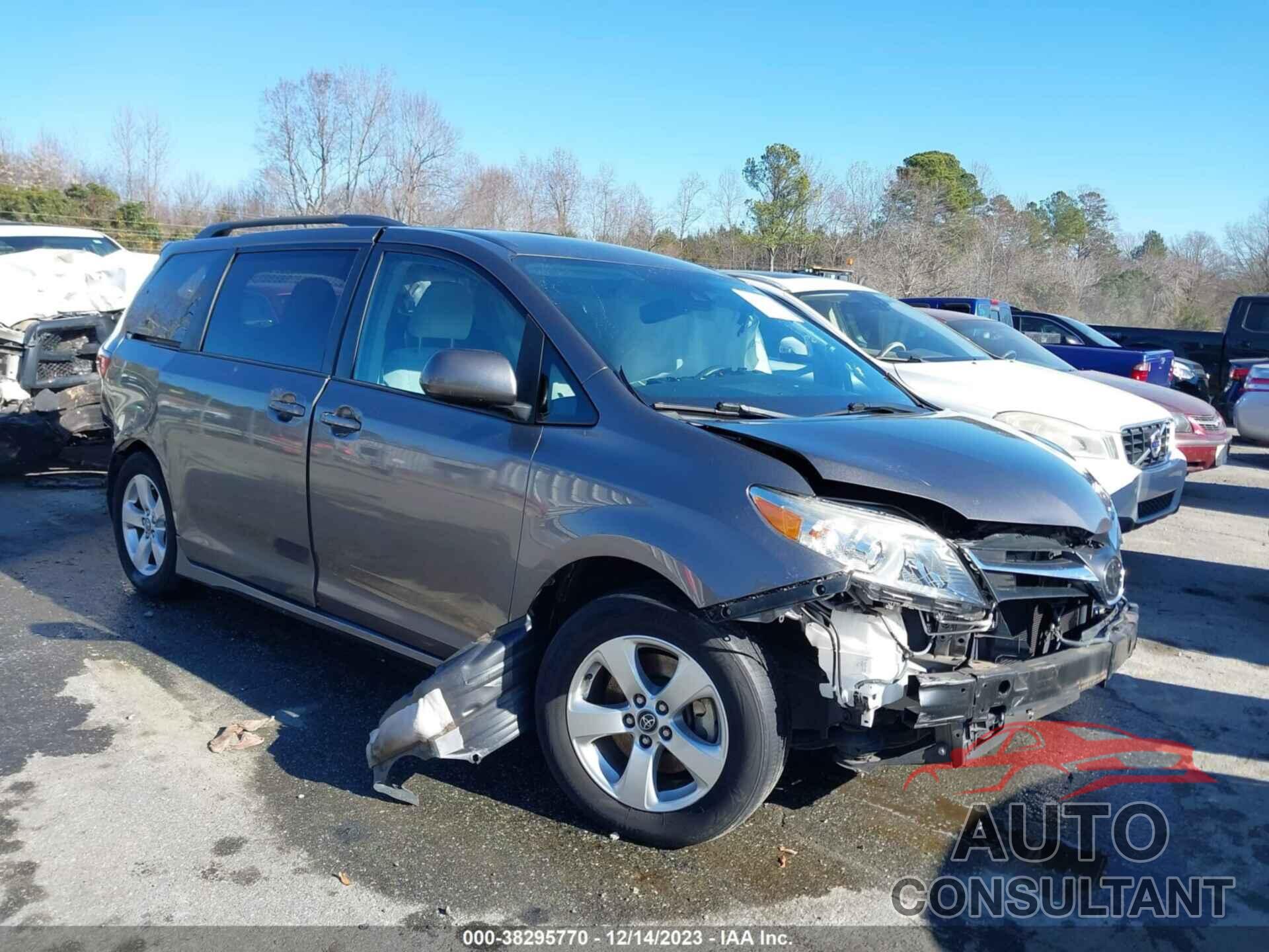 TOYOTA SIENNA 2018 - 5TDKZ3DC5JS903876