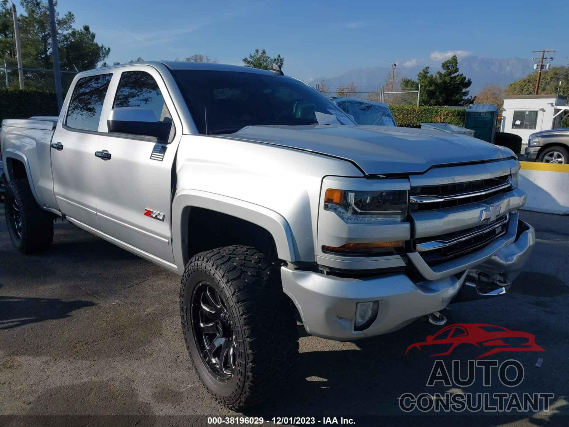 CHEVROLET SILVERADO 1500 2018 - 1GCUKREC5JF136335