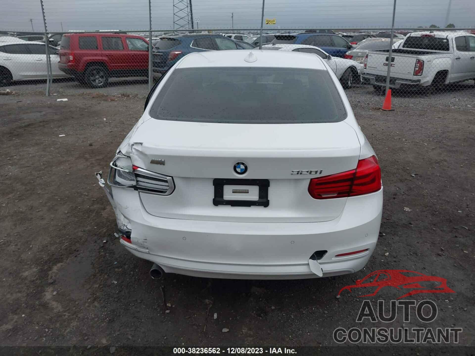 BMW 320I 2018 - WBA8E1G52JNU92737