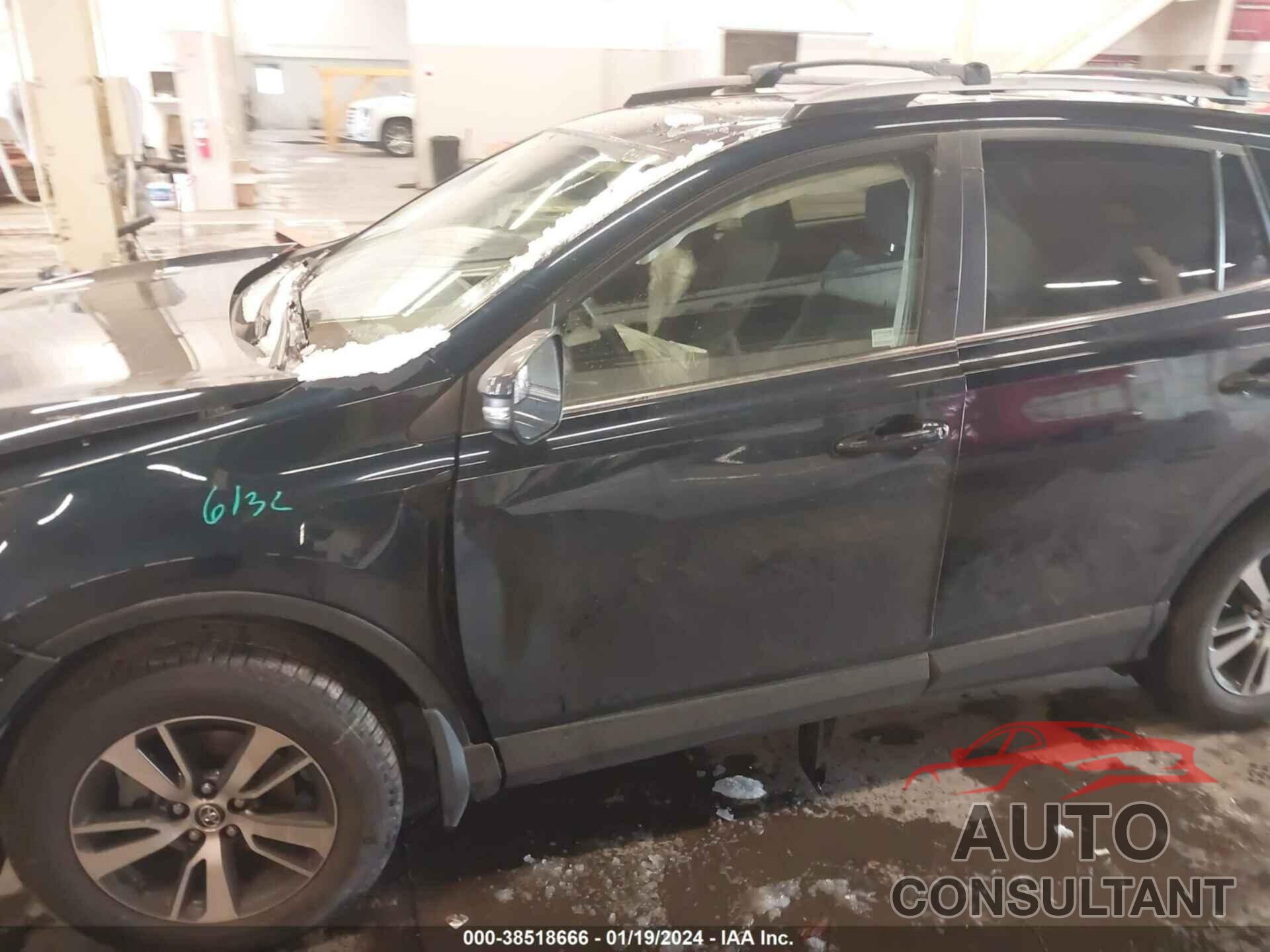 TOYOTA RAV4 2017 - JTMRFREV1HJ709234