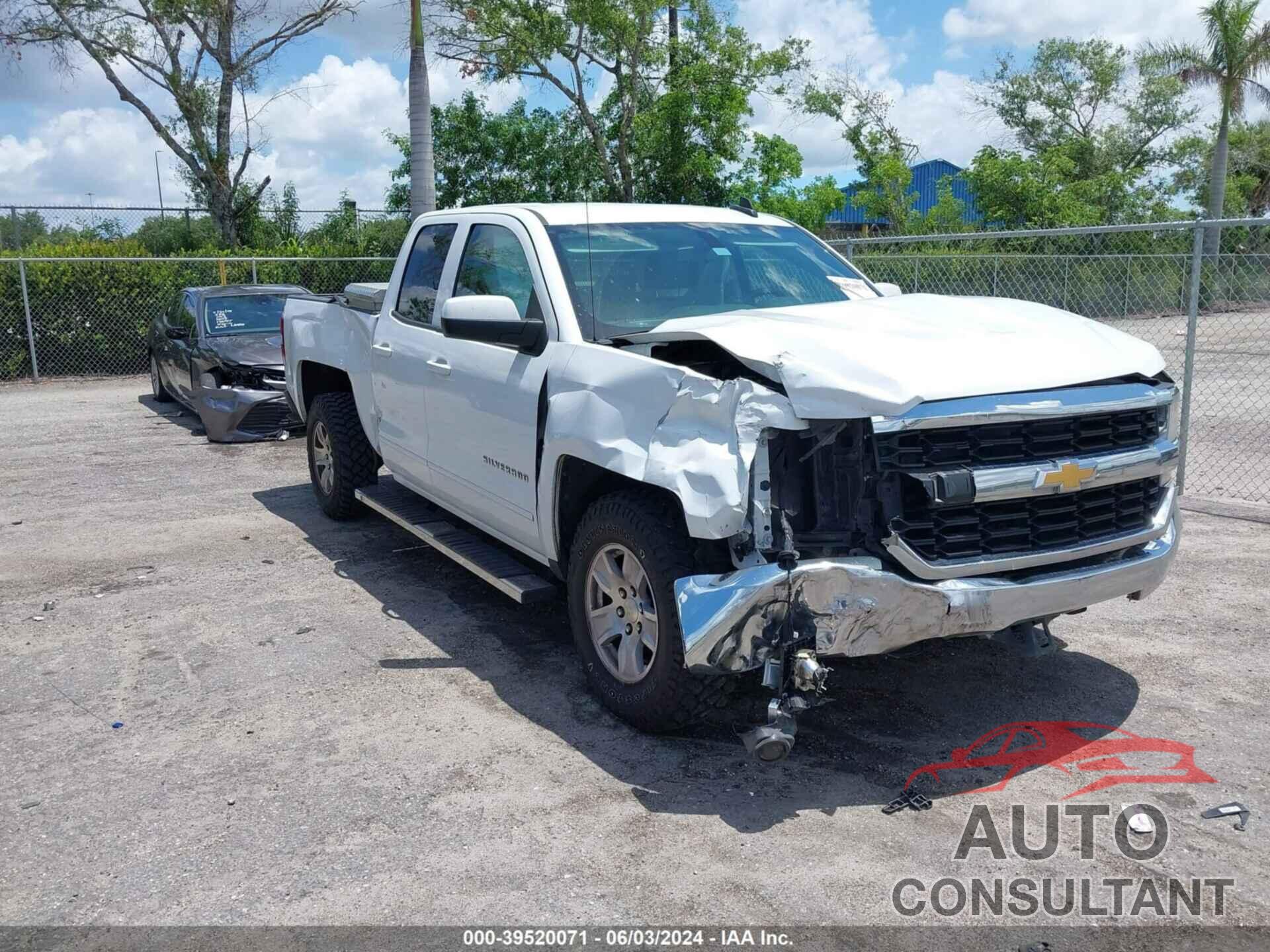 CHEVROLET SILVERADO 1500 2018 - 1GCRCREC1JZ201134