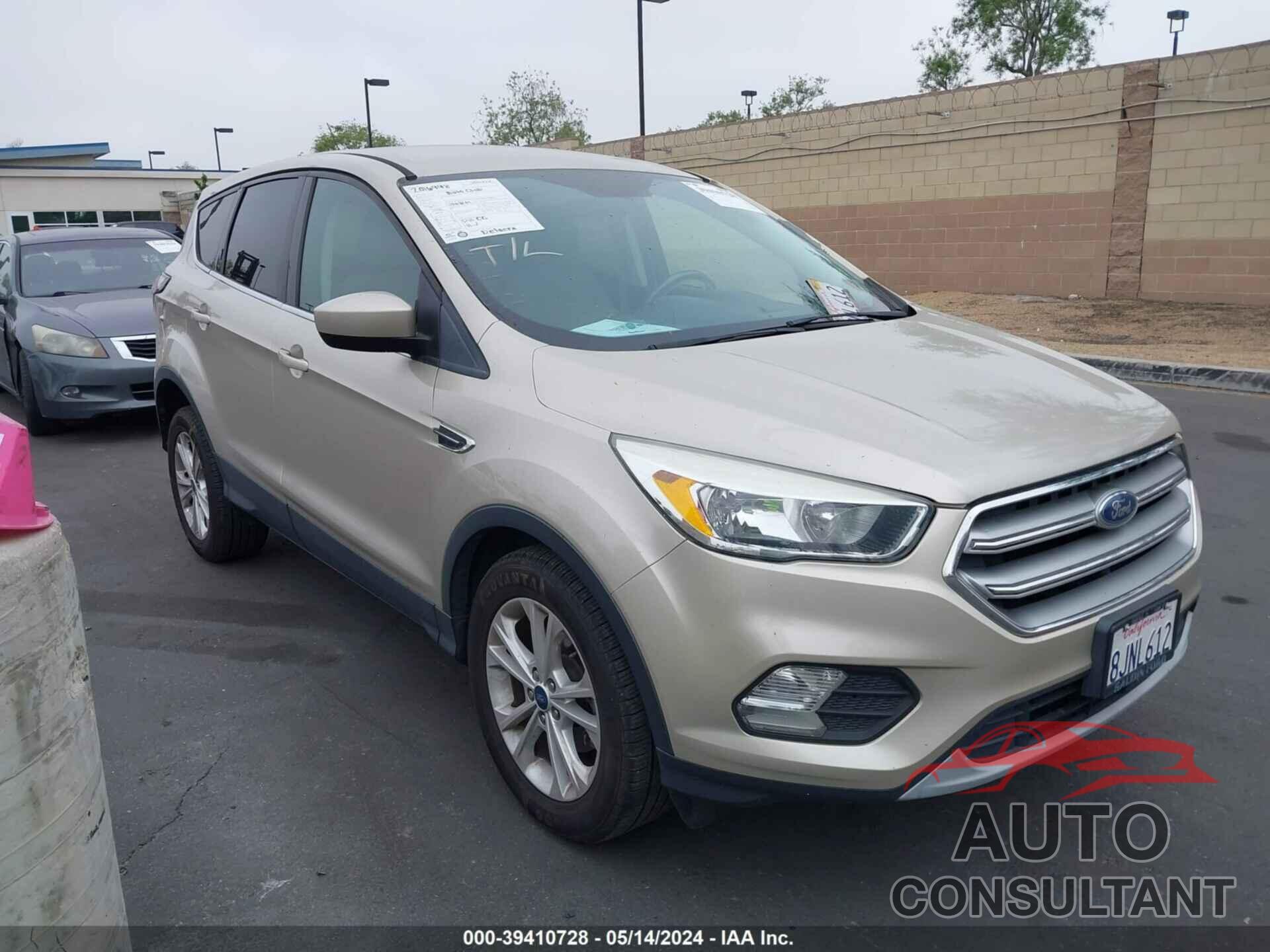 FORD ESCAPE 2017 - 1FMCU0GD9HUC51139