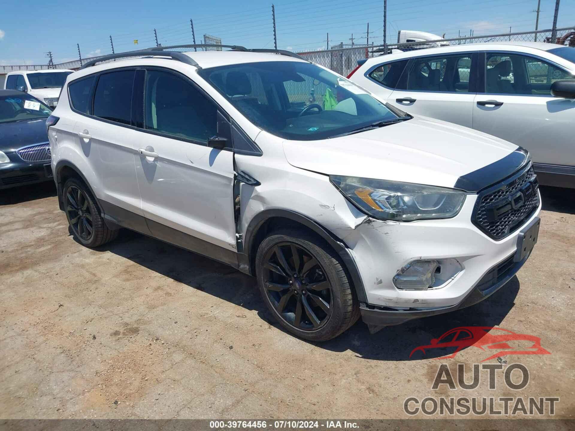 FORD ESCAPE 2017 - 1FMCU0J94HUE73964