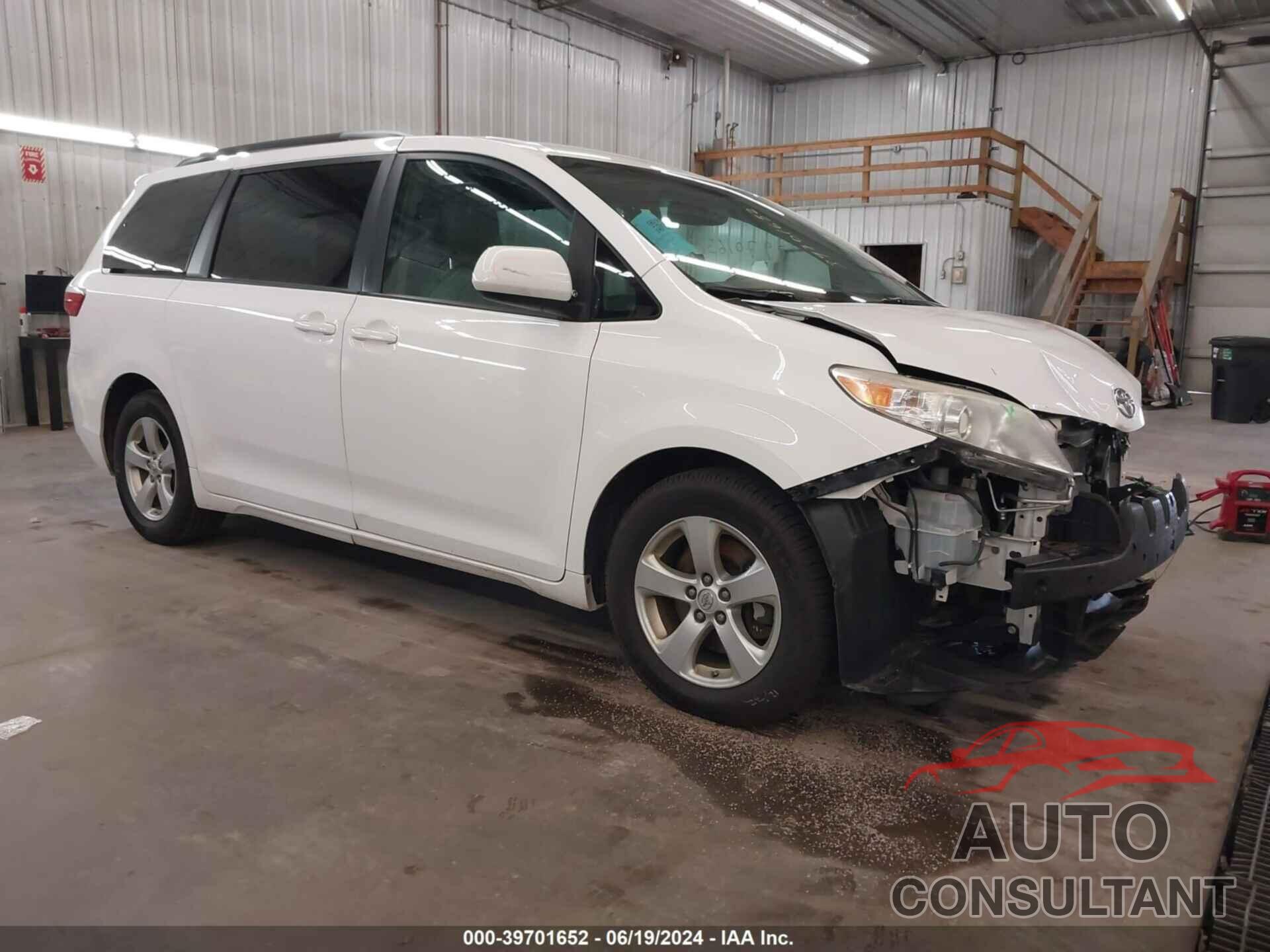 TOYOTA SIENNA 2017 - 5TDKZ3DC0HS816008