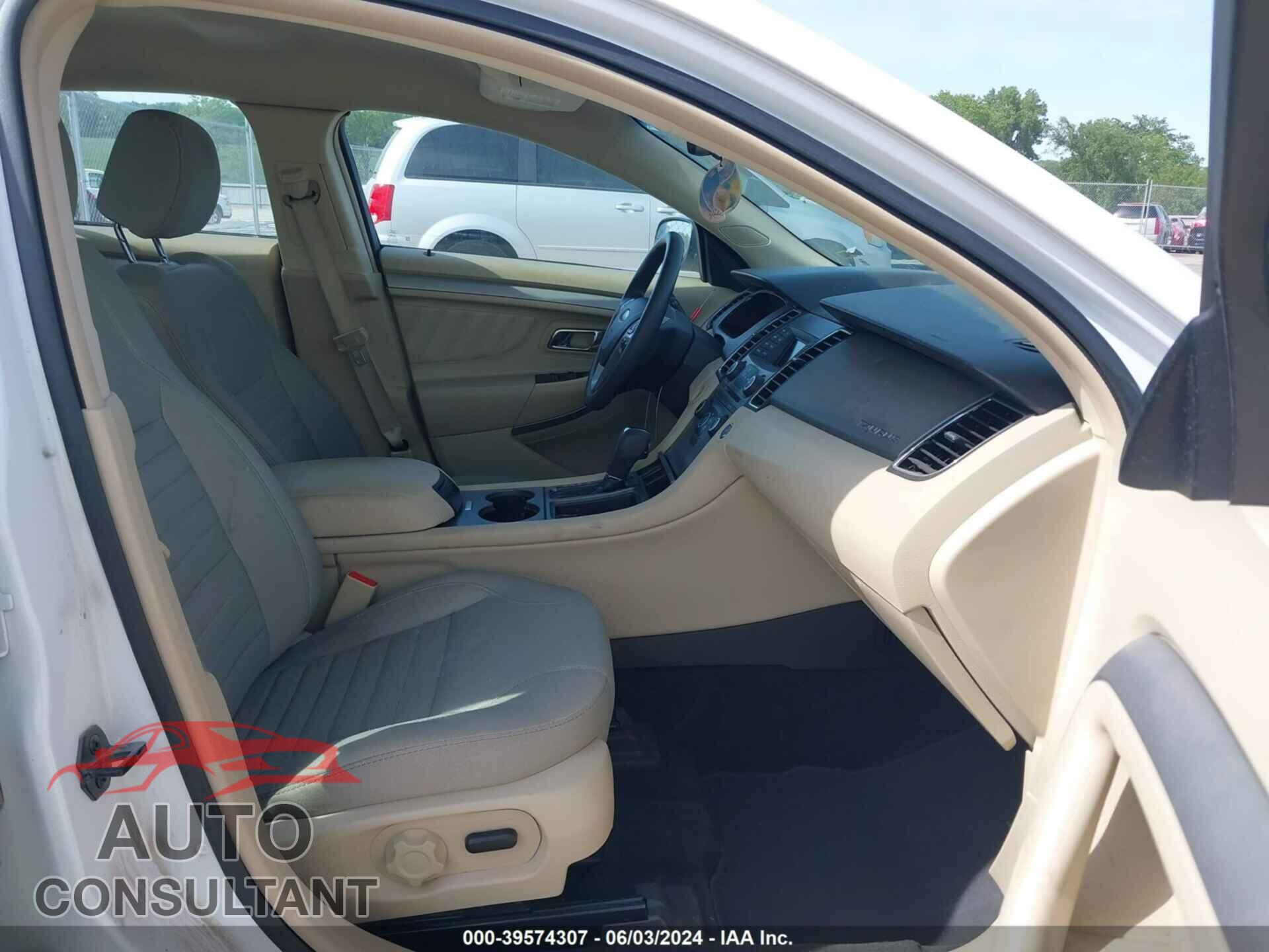 FORD TAURUS 2017 - 1FAHP2D82HG110700