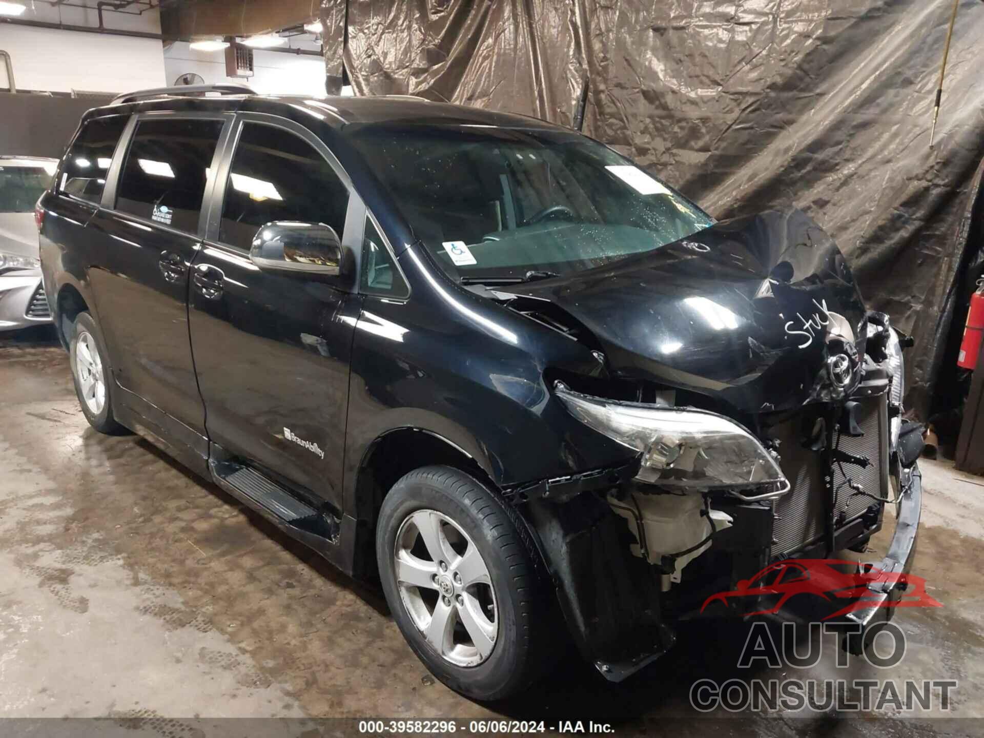 TOYOTA SIENNA 2016 - 5TDKK3DC9GS745085