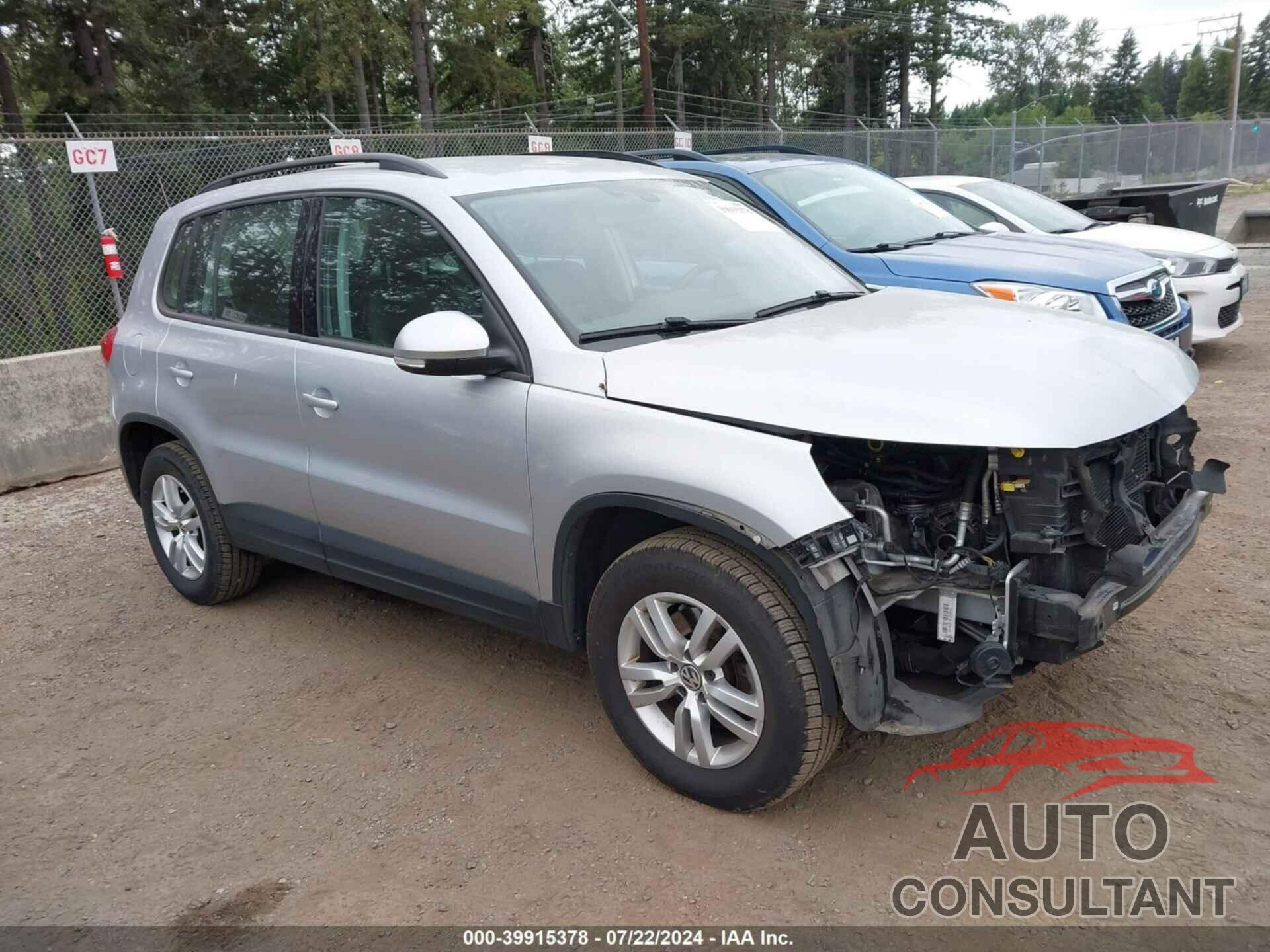 VOLKSWAGEN TIGUAN 2017 - WVGBV7AX3HK026263