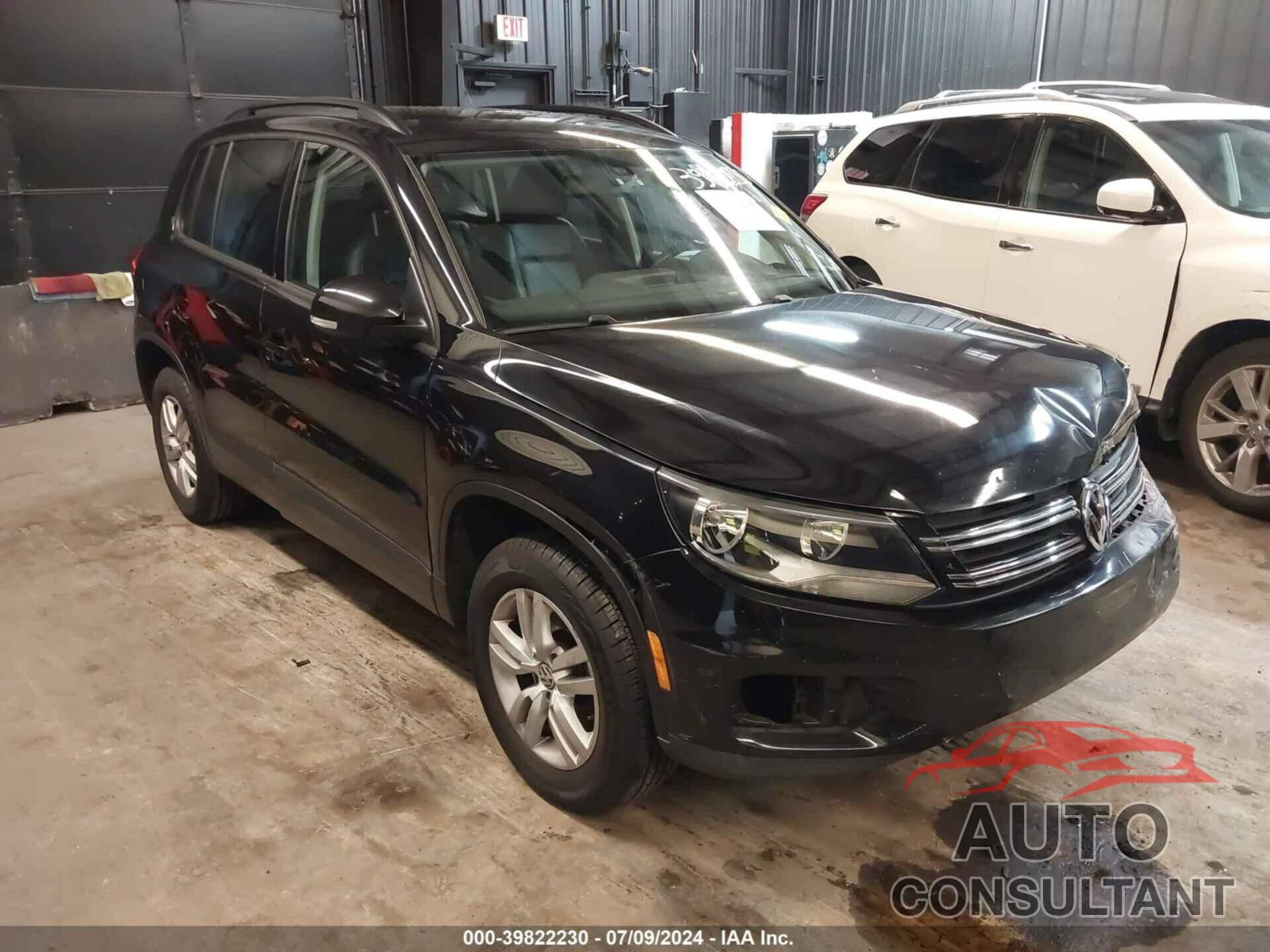 VOLKSWAGEN TIGUAN 2017 - WVGBV7AX0HK000879