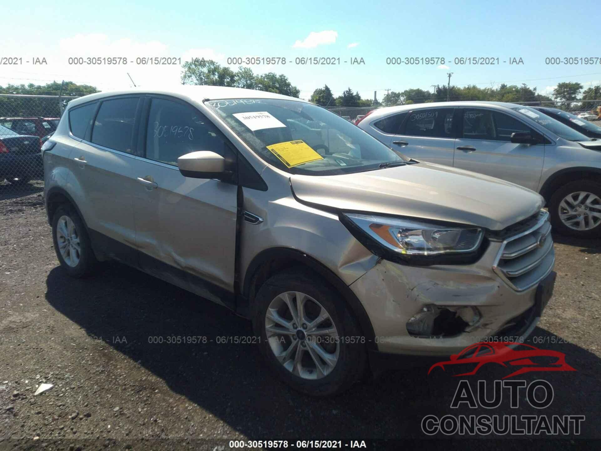 FORD ESCAPE 2017 - 1FMCU9GD0HUC07583
