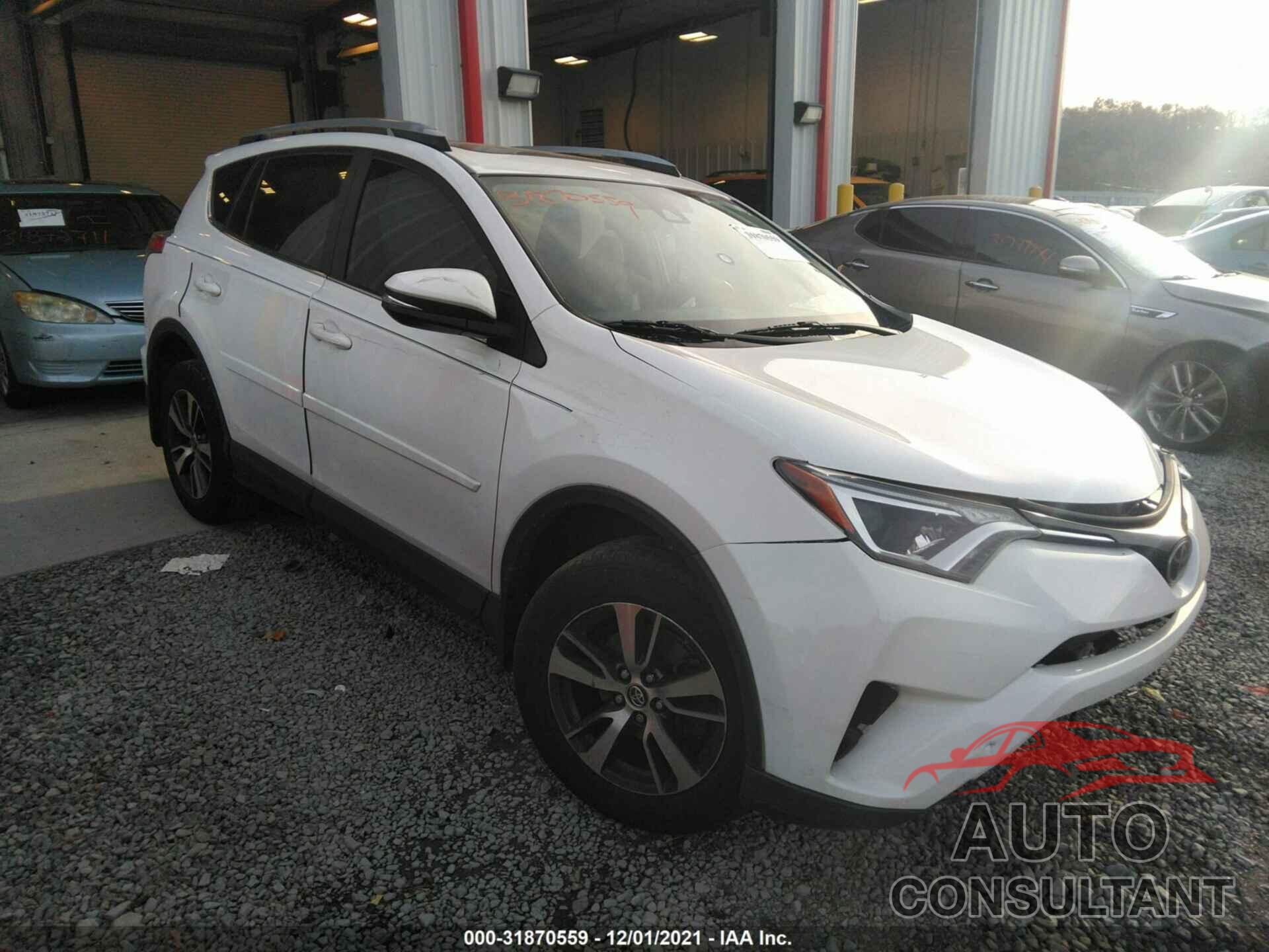TOYOTA RAV4 2017 - JTMRFREV8HD201034