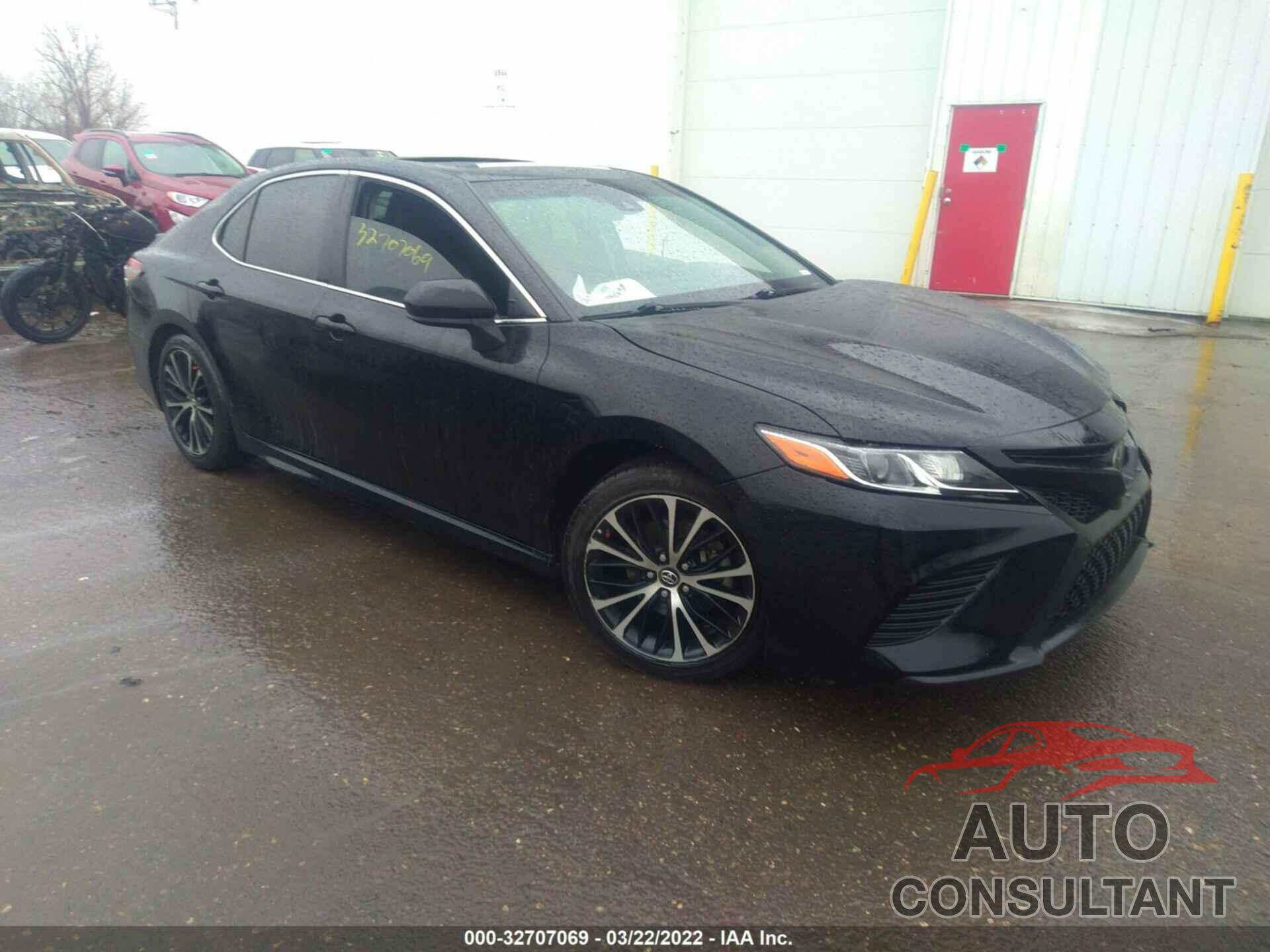 TOYOTA CAMRY 2018 - 4T1B11HK5JU050299