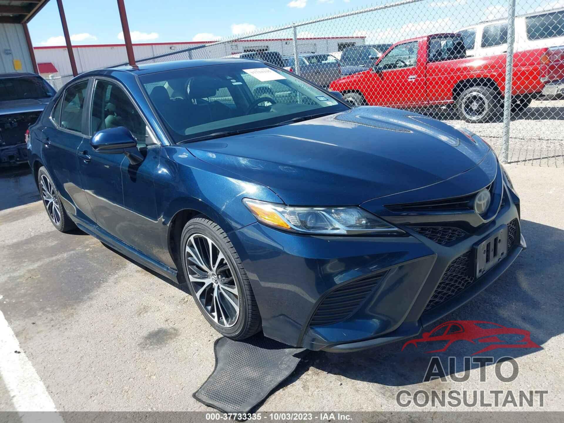 TOYOTA CAMRY 2018 - 4T1B11HK5JU612072
