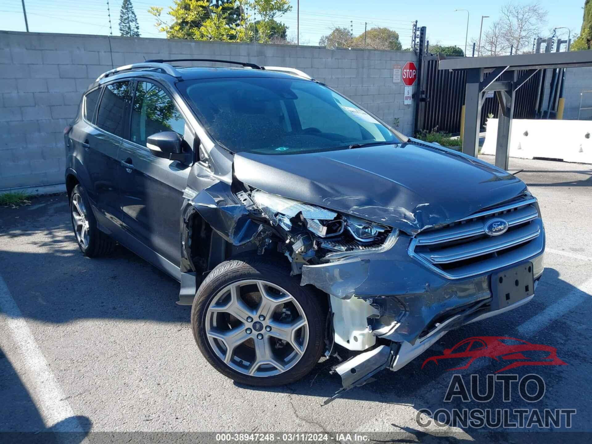 FORD ESCAPE 2017 - 1FMCU0J90HUA61864