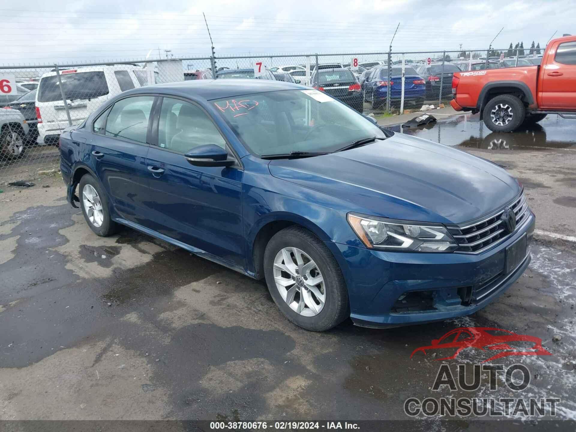 VOLKSWAGEN PASSAT 2018 - 1VWAA7A38JC009013