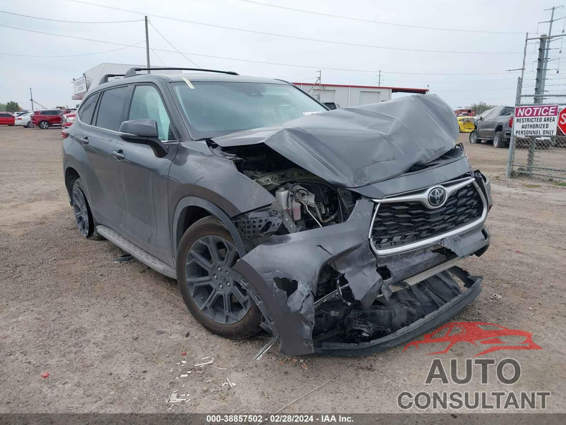 TOYOTA HIGHLANDER 2022 - 5TDCZRAH3NS116261