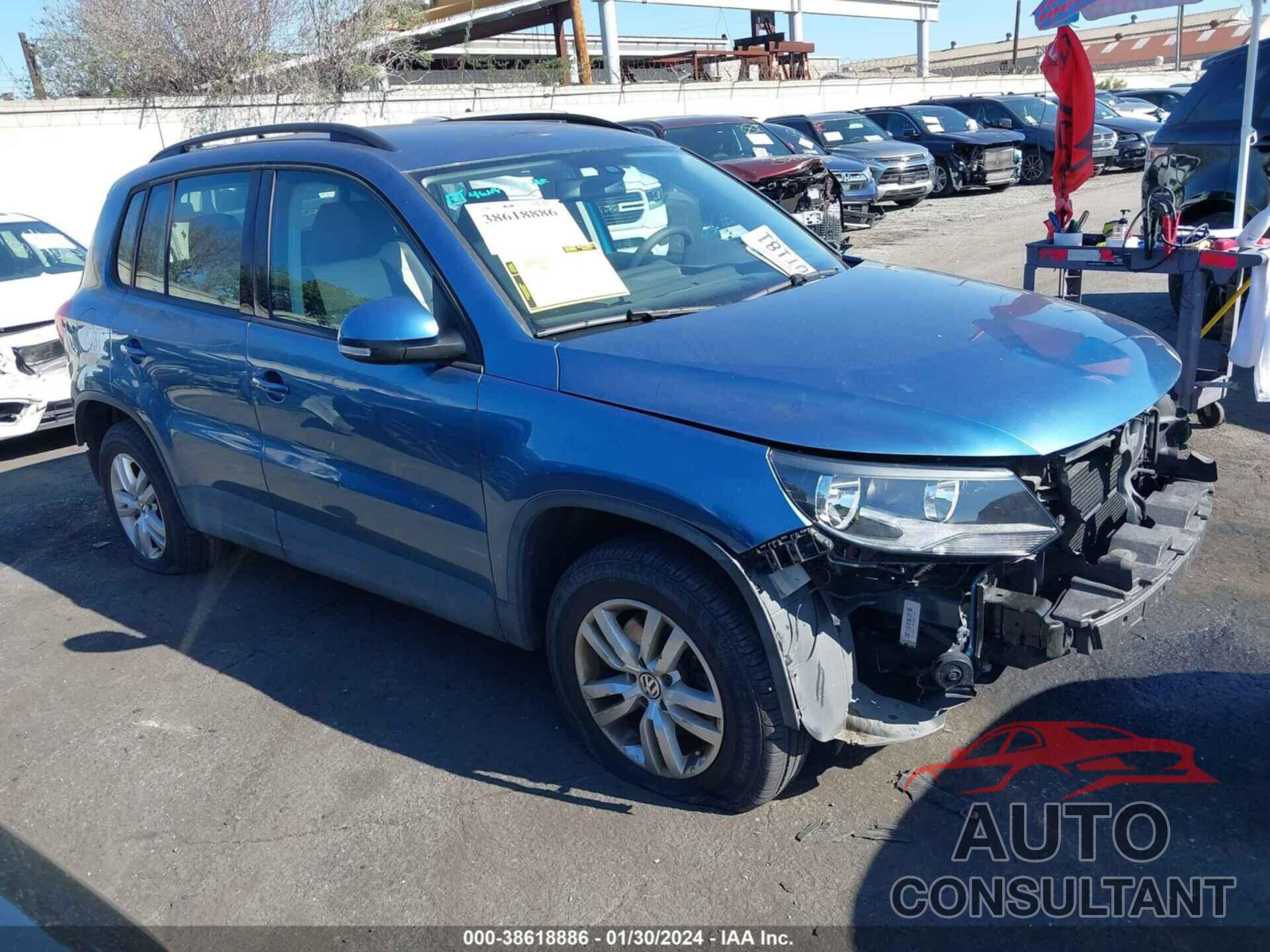 VOLKSWAGEN TIGUAN 2017 - WVGAV7AX6HK026432