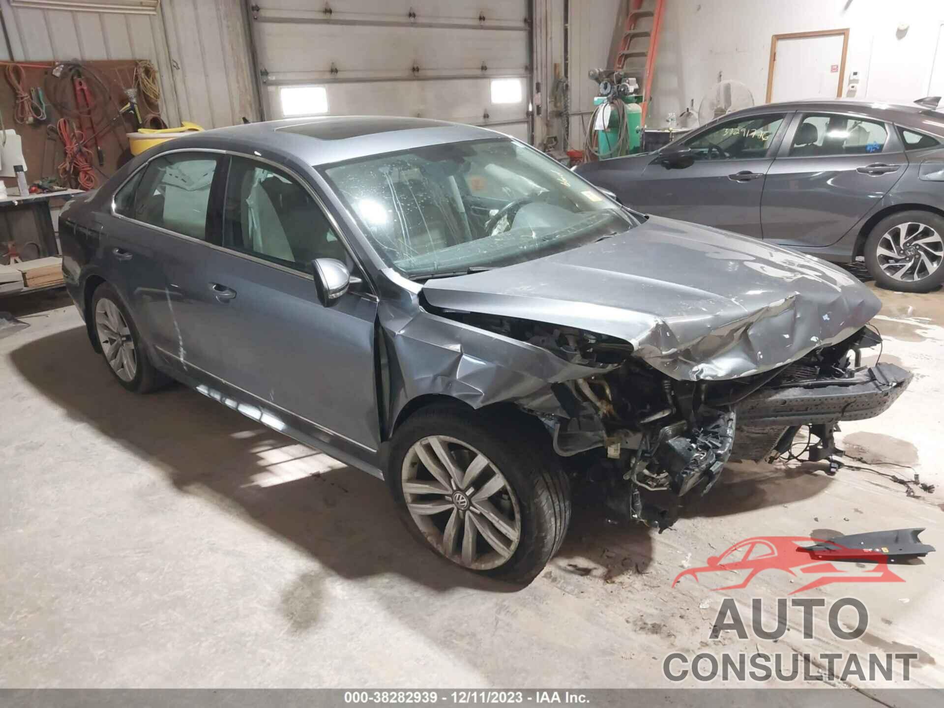 VOLKSWAGEN PASSAT 2017 - 1VWGT7A38HC079920