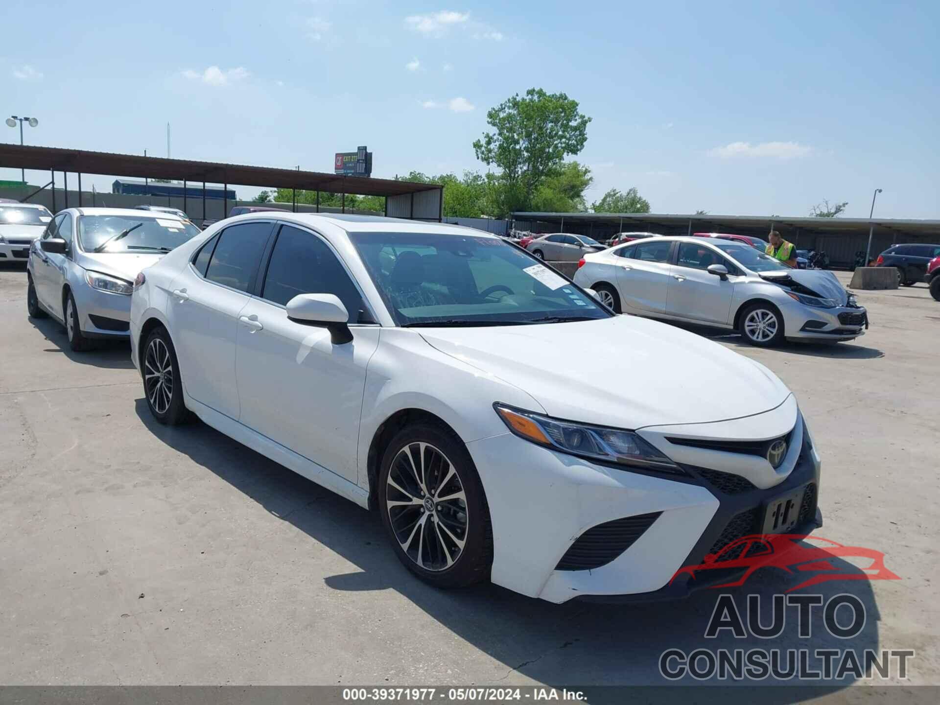 TOYOTA CAMRY 2018 - 4T1B11HK6JU155112