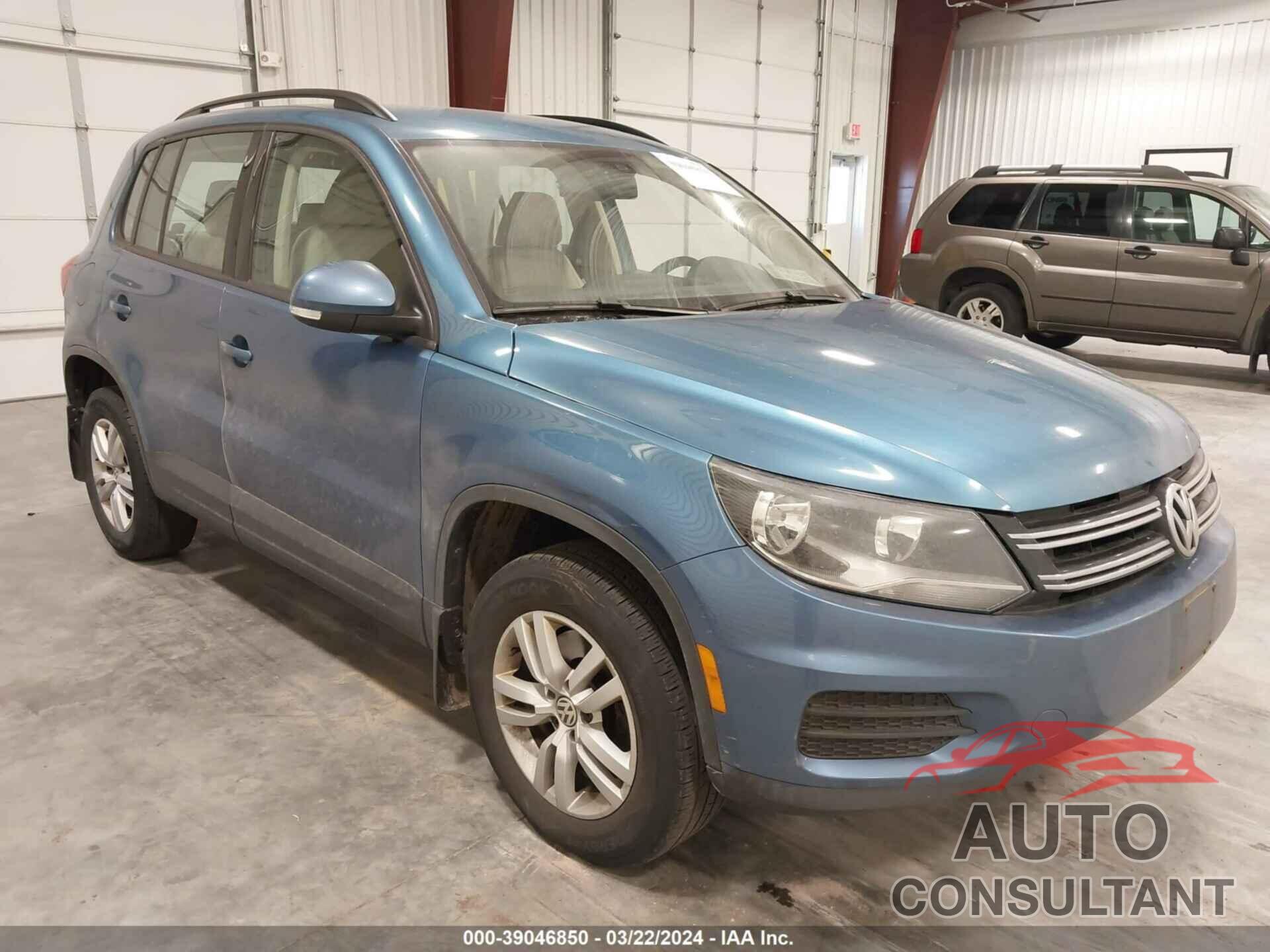 VOLKSWAGEN TIGUAN 2017 - WVGBV7AX9HK028504