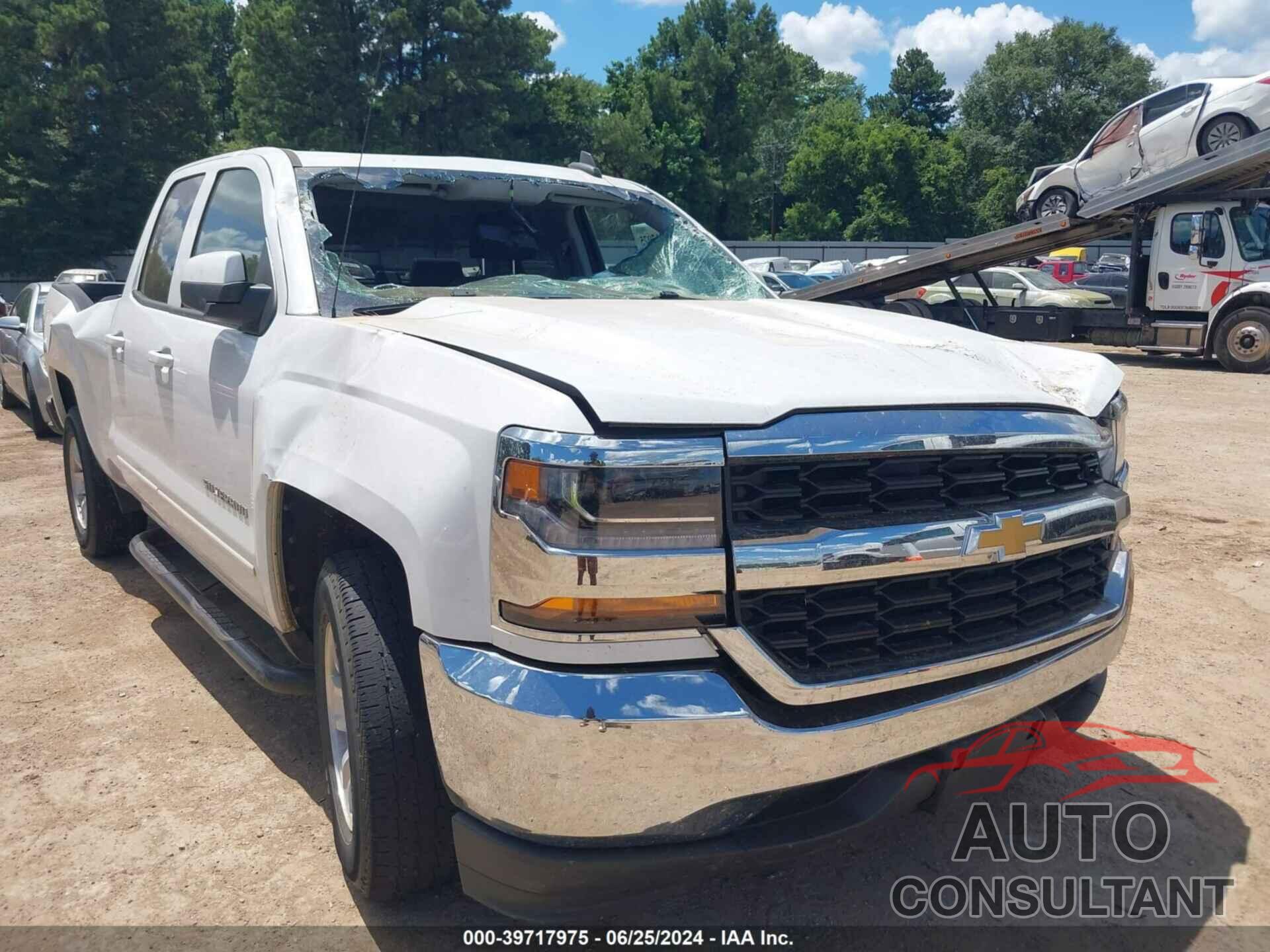 CHEVROLET SILVERADO 1500 2018 - 1GCRCREC1JZ311634