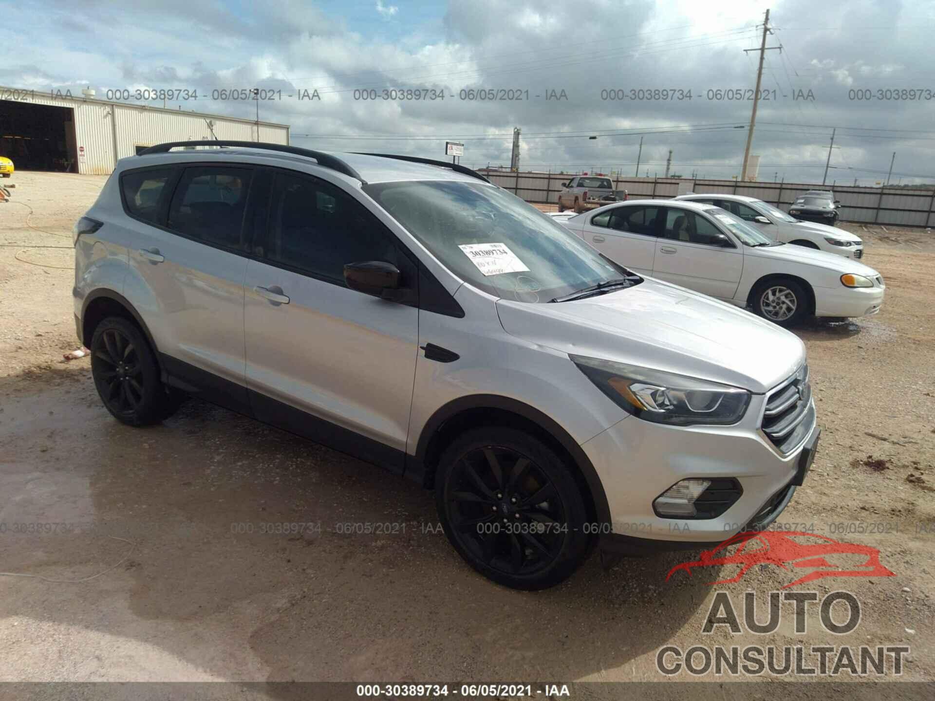 FORD ESCAPE 2017 - 1FMCU0GDXHUC34141