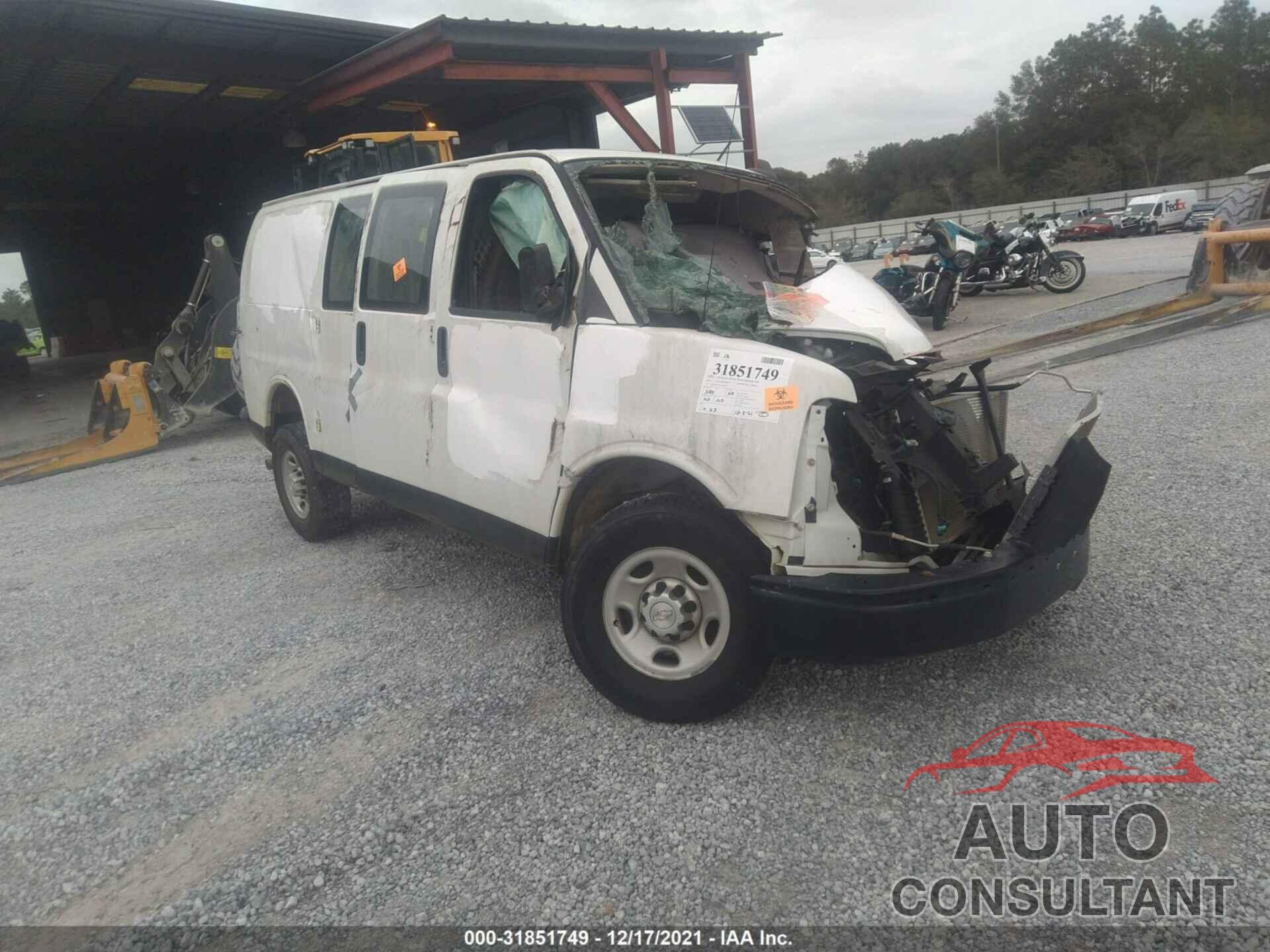 CHEVROLET EXPRESS CARGO VAN 2018 - 1GCWGAFP9J1248291