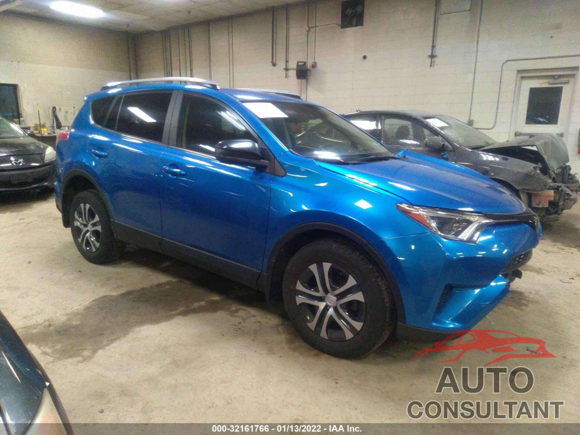 TOYOTA RAV4 2017 - JTMBFREV2HJ118475