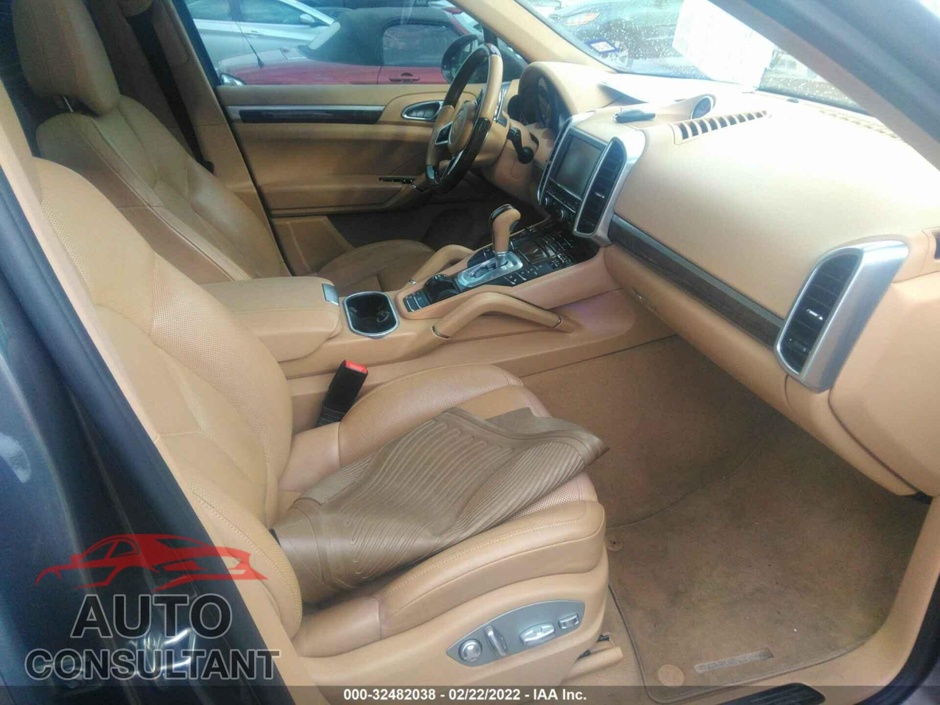 PORSCHE CAYENNE 2016 - WP1AA2A26GKA11885