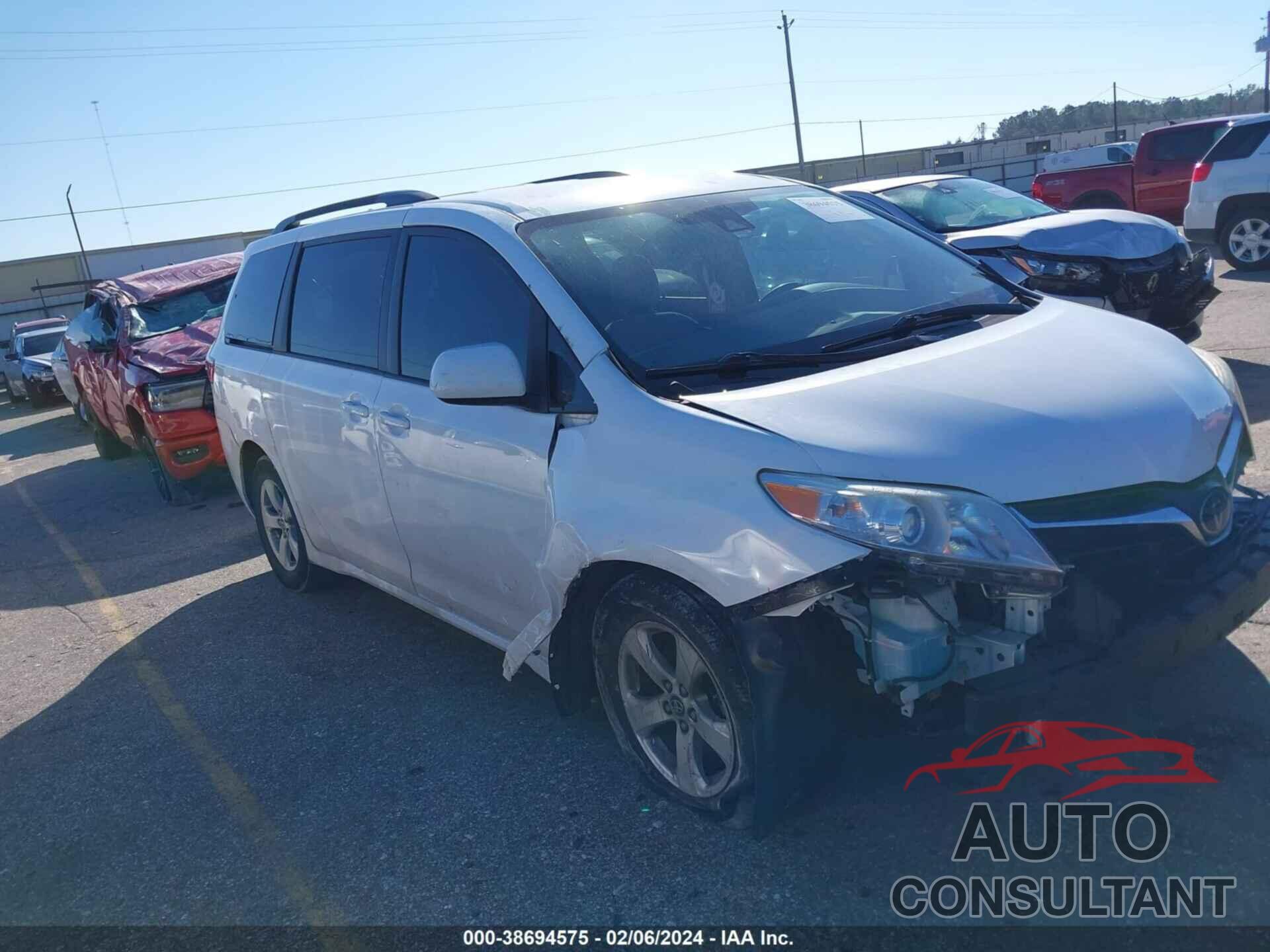 TOYOTA SIENNA 2018 - 5TDKZ3DC4JS919597