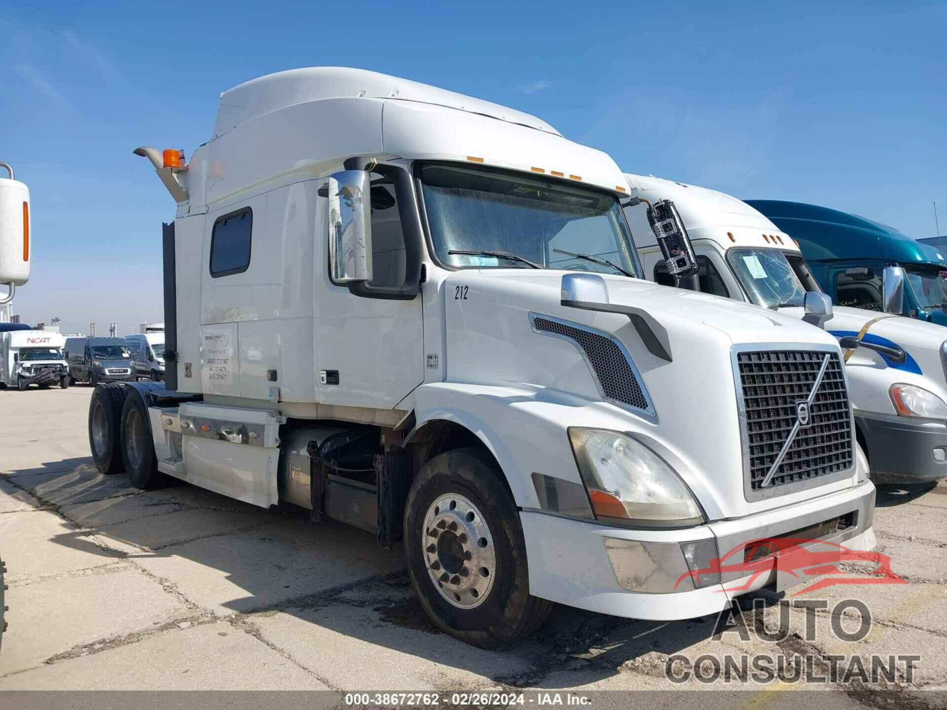 VOLVO VN 2013 - 4V4NC9KK5DN561291