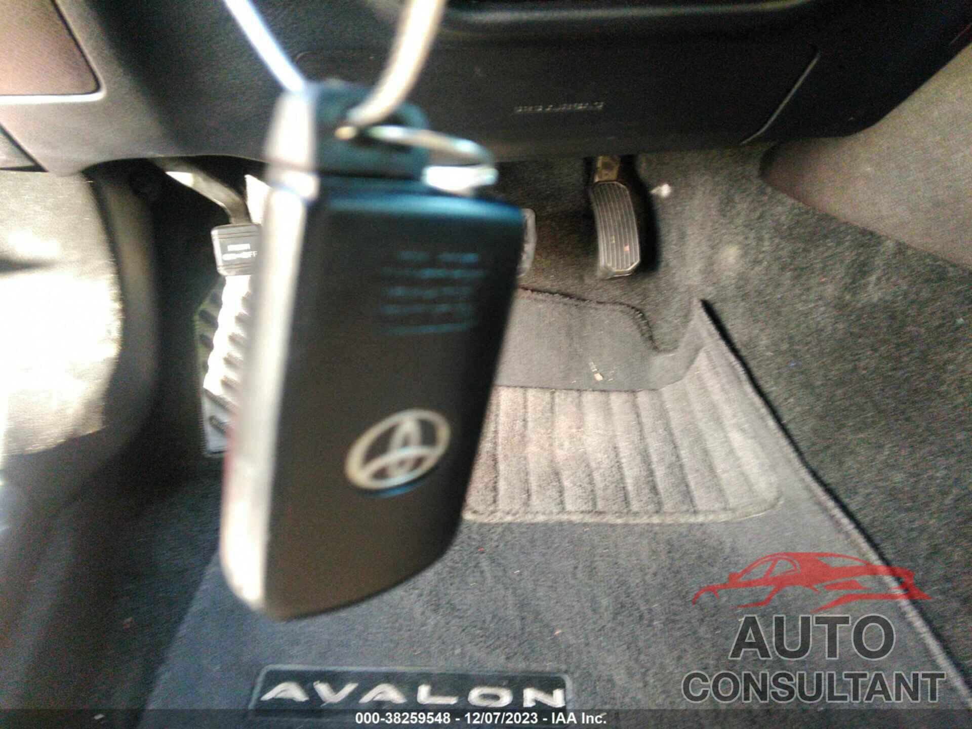 TOYOTA AVALON 2018 - 4T1BK1EB0JU271004