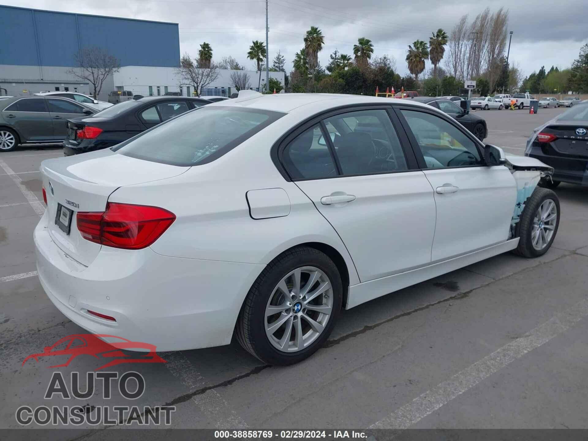 BMW 320I 2016 - WBA8E1G50GNU10867