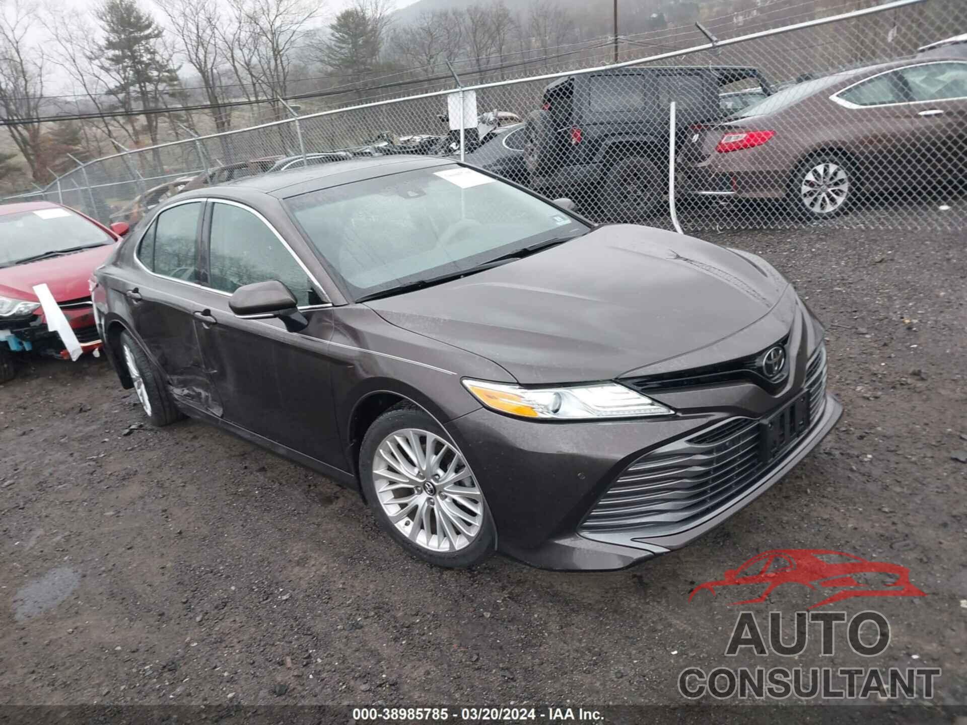 TOYOTA CAMRY 2018 - 4T1B11HK0JU131937