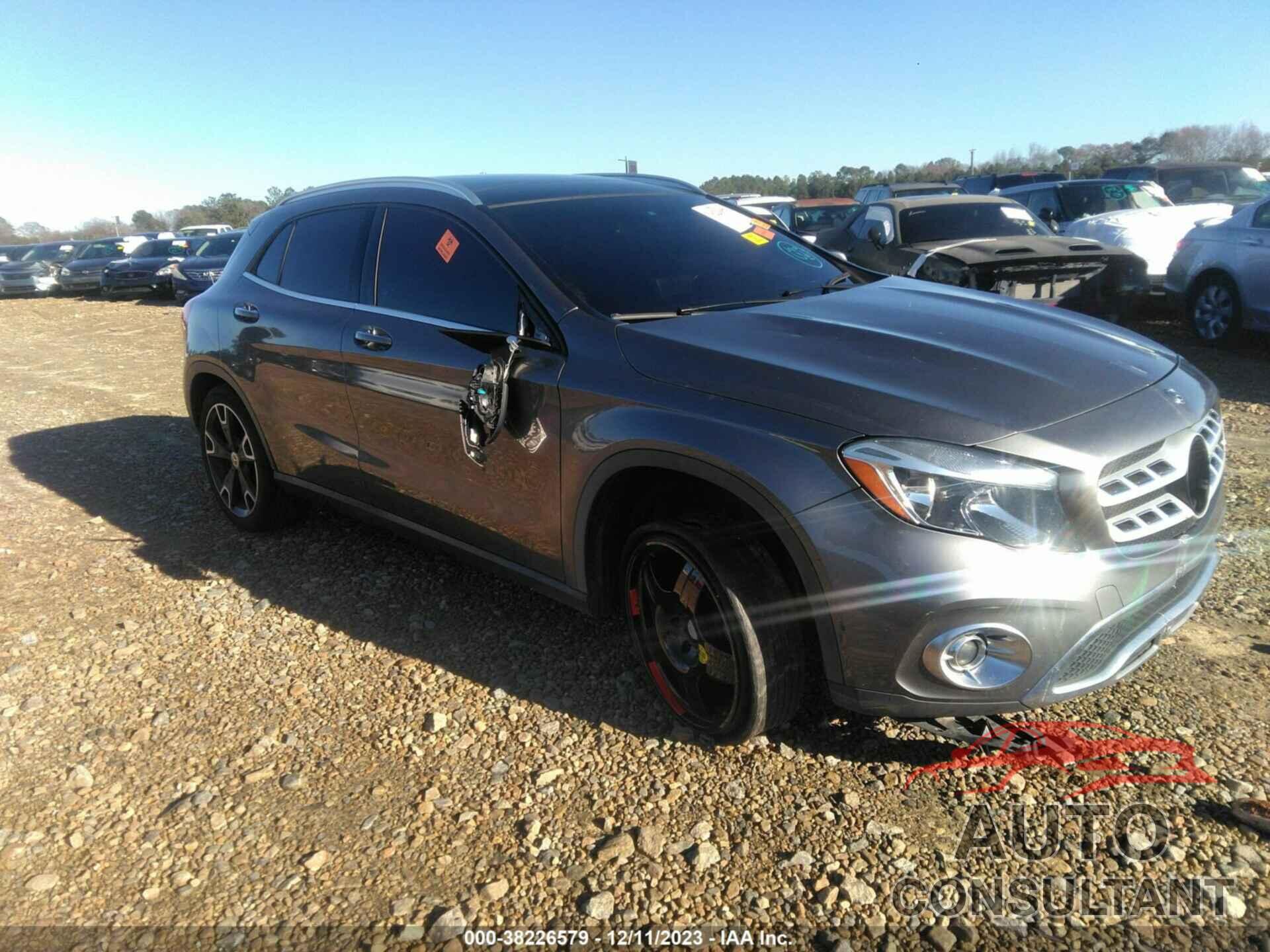 MERCEDES-BENZ GLA 2018 - WDCTG4GB1JJ476786