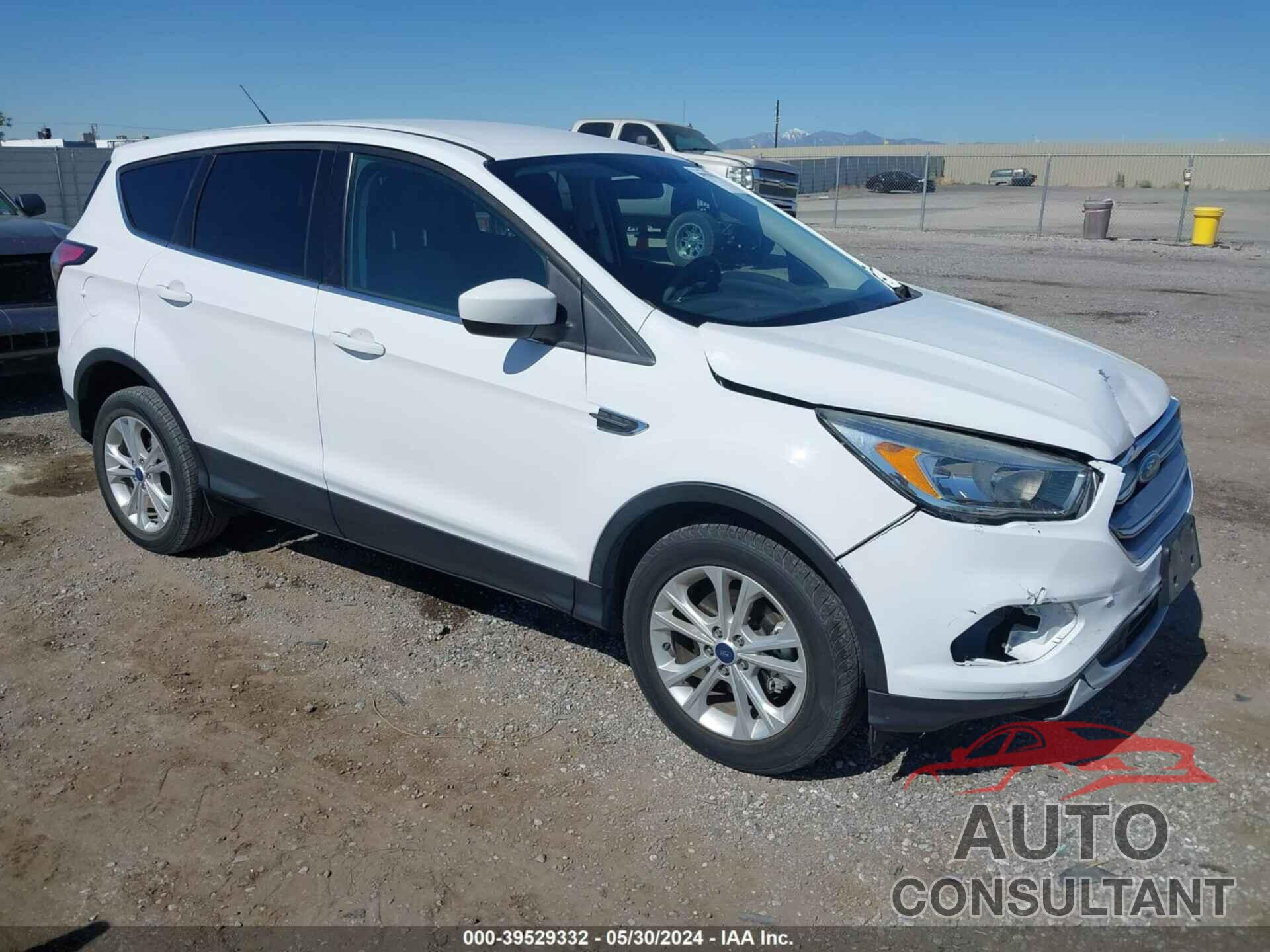 FORD ESCAPE 2017 - 1FMCU0GD8HUD85186