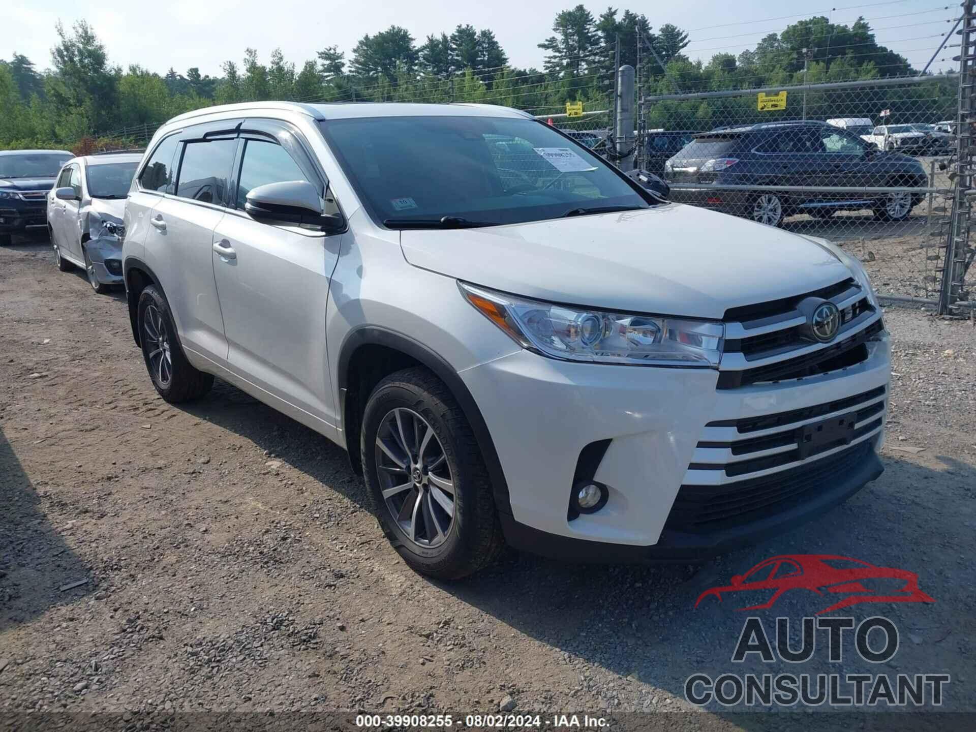 TOYOTA HIGHLANDER 2018 - 5TDJZRFH5JS812761