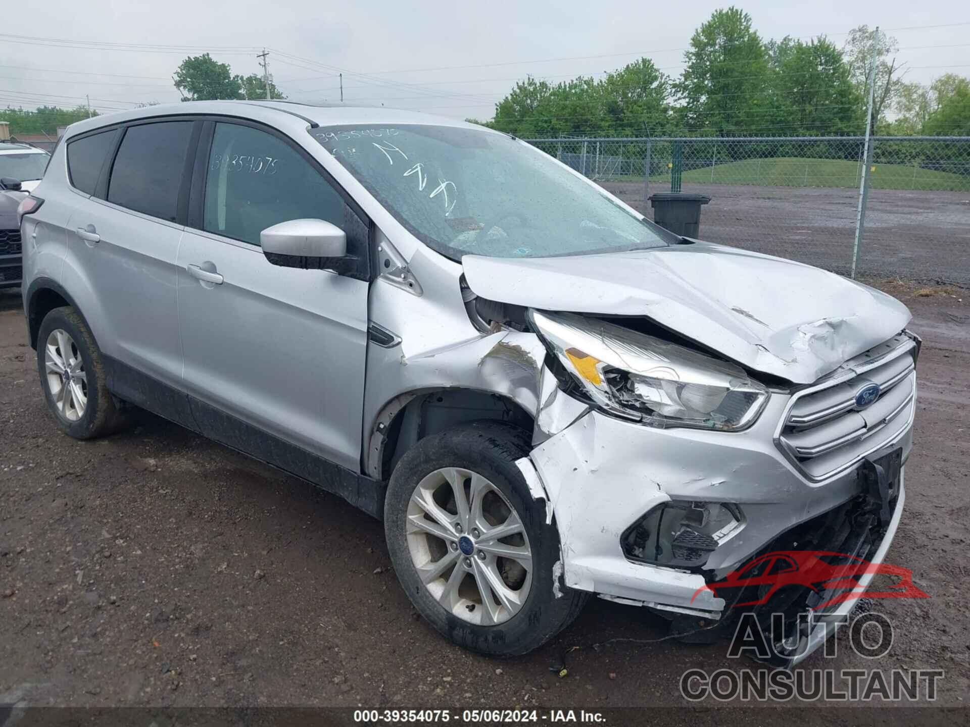 FORD ESCAPE 2017 - 1FMCU0GD1HUD52465