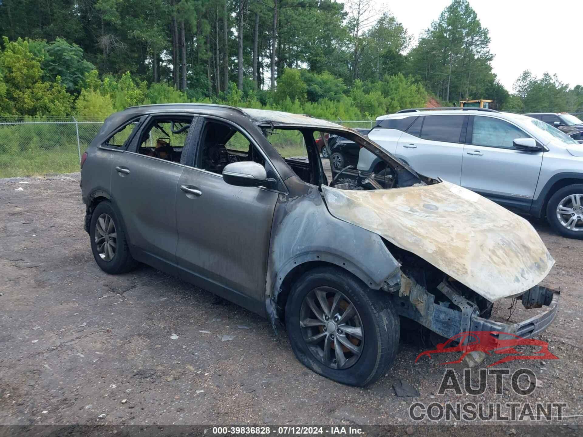 KIA SORENTO 2017 - 5XYPG4A32HG321280