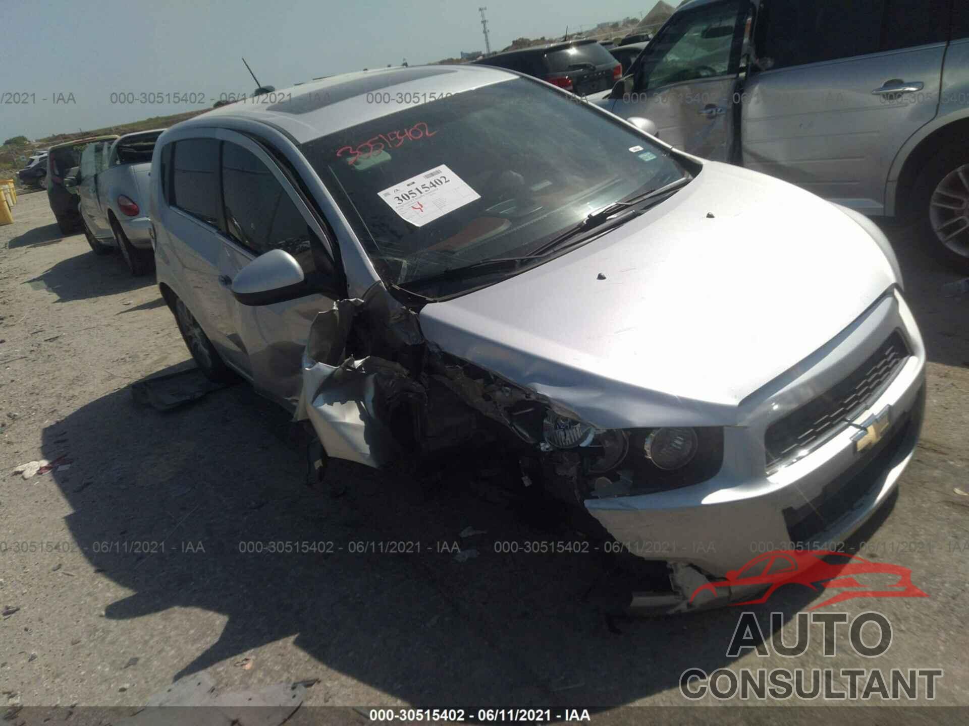 CHEVROLET SONIC 2016 - 1G1JC6SB4G4128363