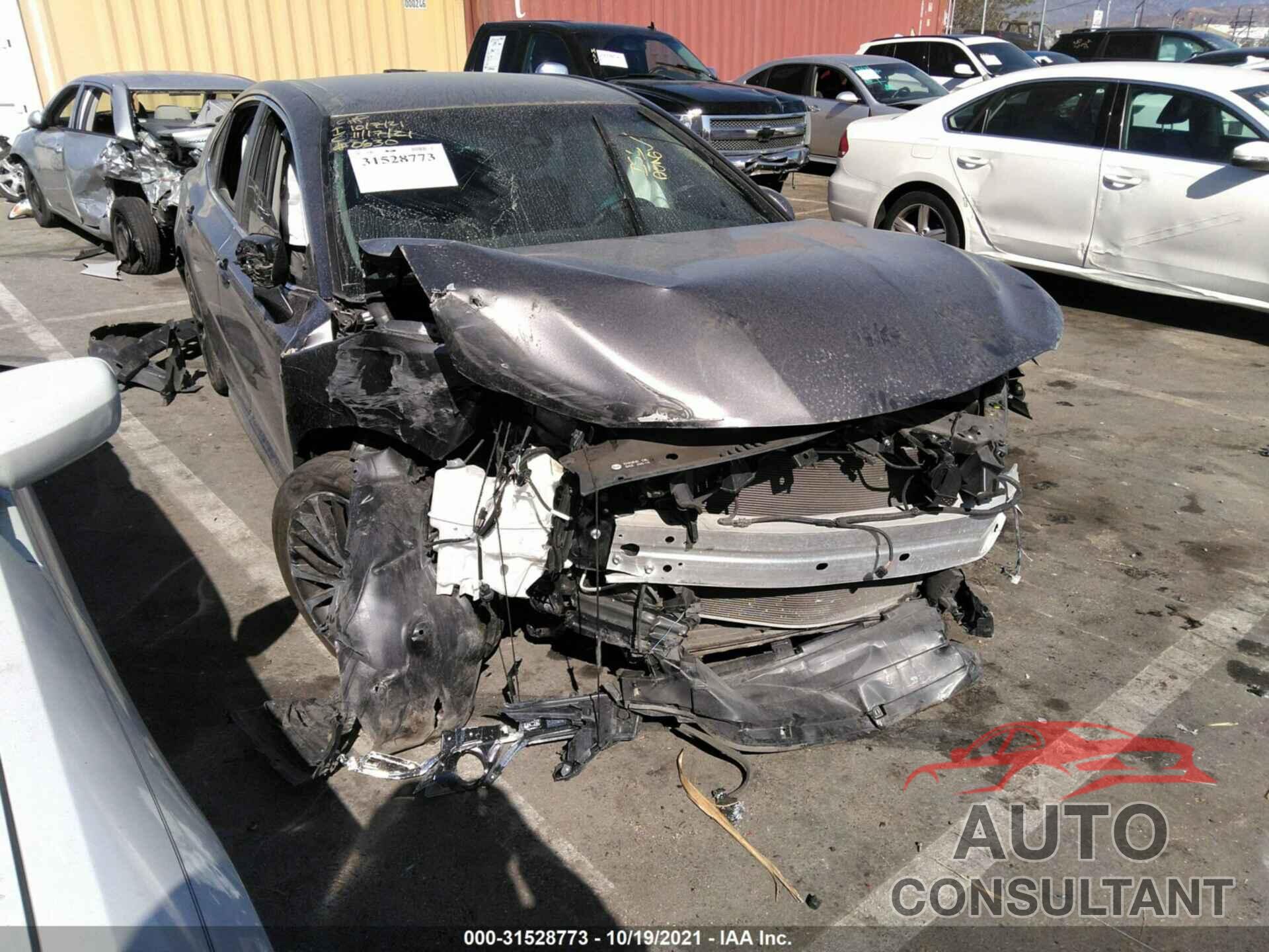 TOYOTA CAMRY 2018 - 4T1B11HK9JU620630