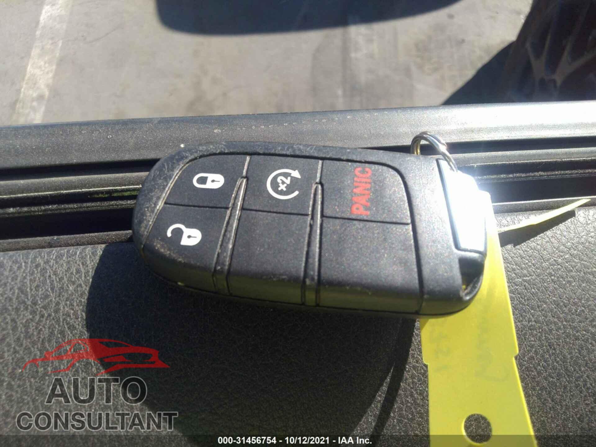 DODGE JOURNEY 2017 - 3C4PDCEG4HT670840