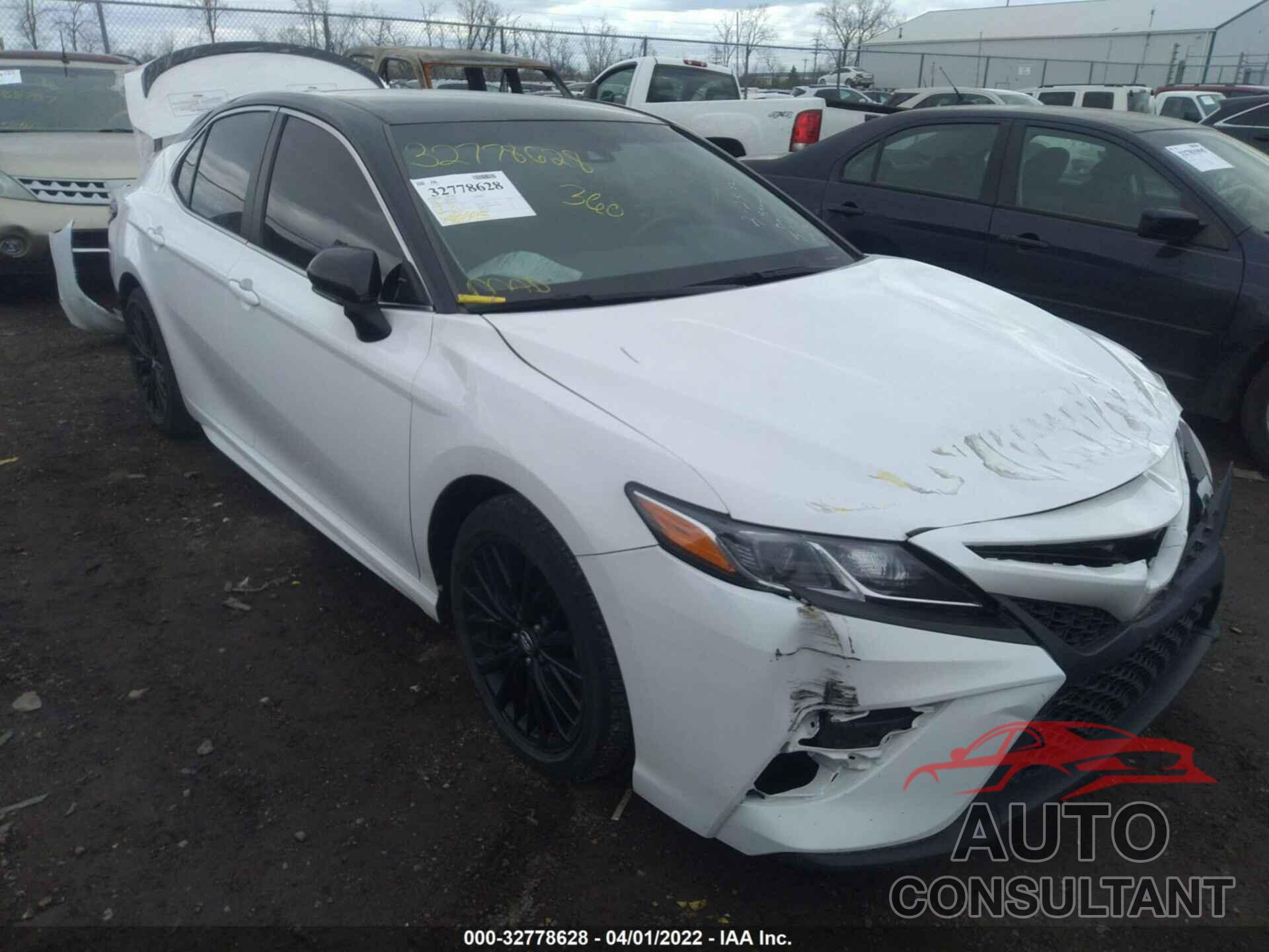 TOYOTA CAMRY 2018 - 4T1B11HK2JU045111