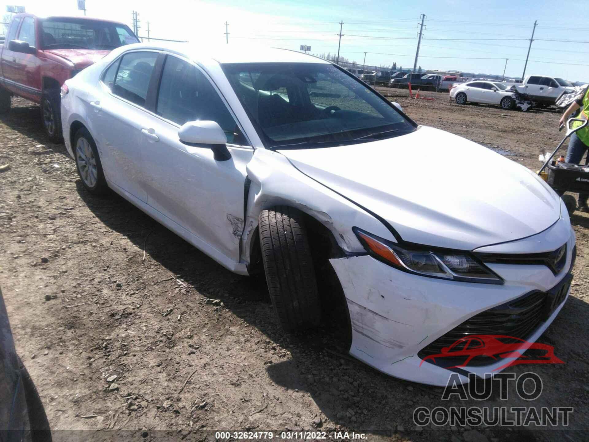 TOYOTA CAMRY 2018 - 4T1B11HK2JU073829