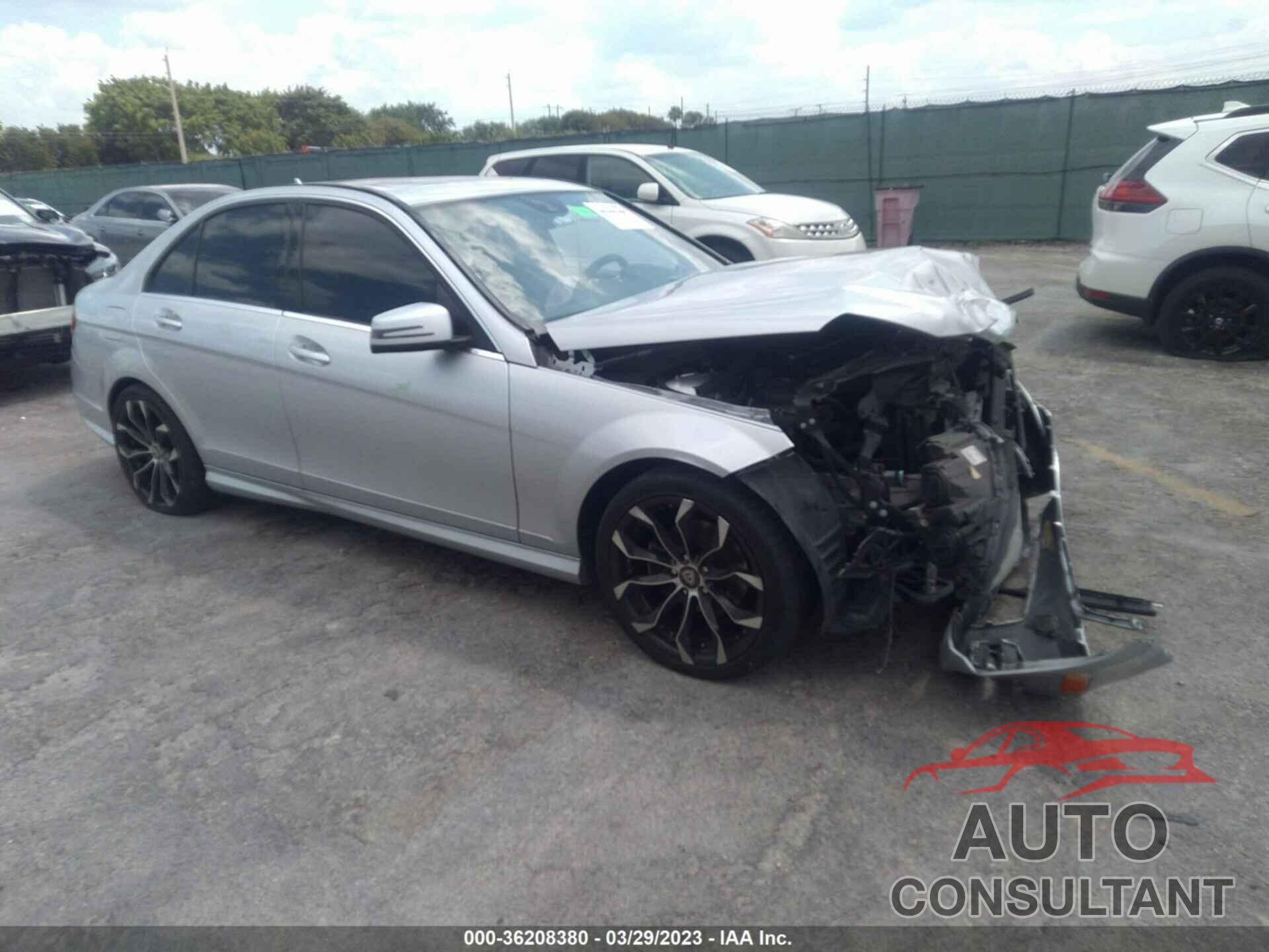 MERCEDES-BENZ C 300 2012 - WDDGF8BBXCF861493