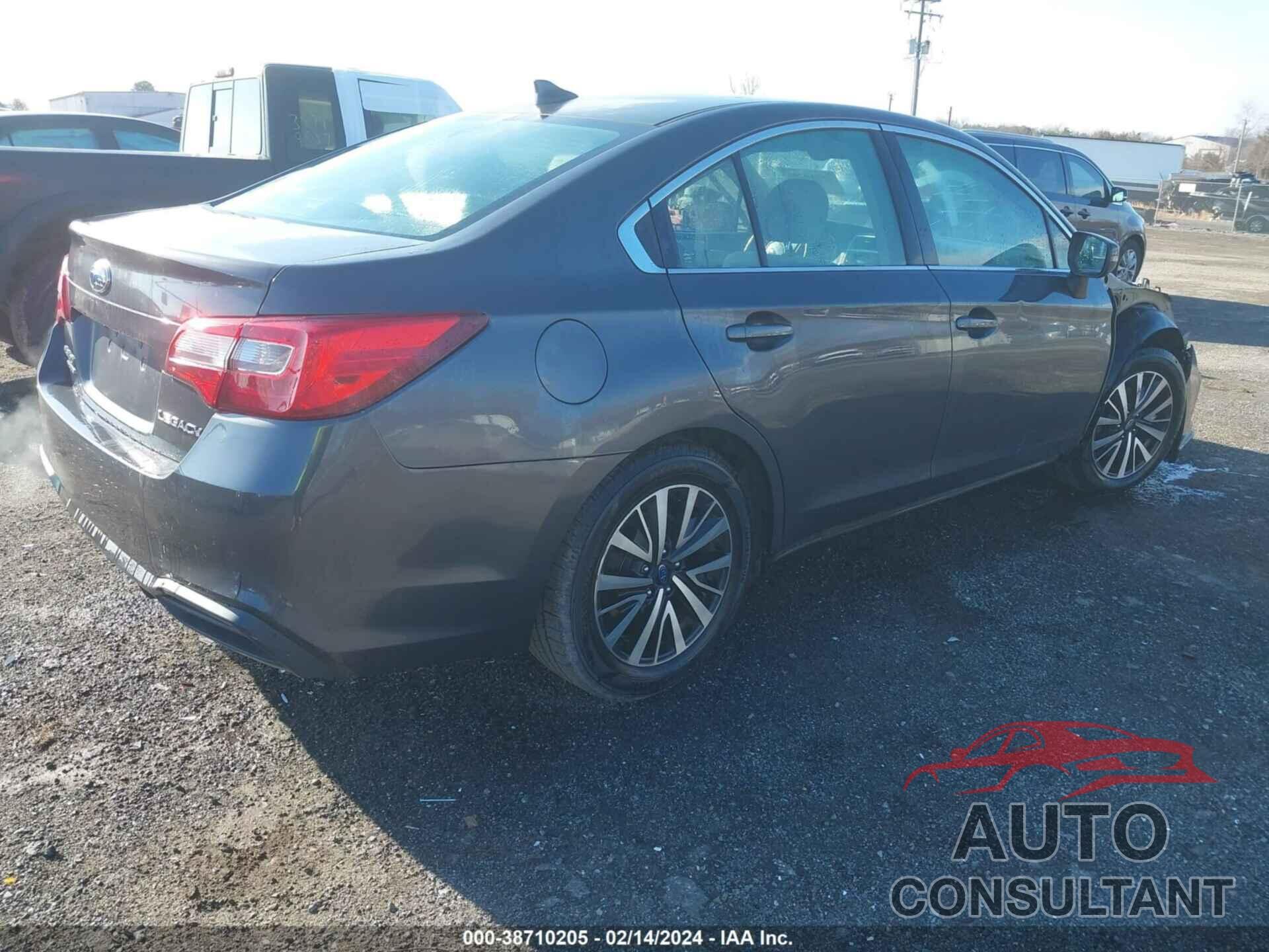 SUBARU LEGACY 2018 - 4S3BNAF62J3018771