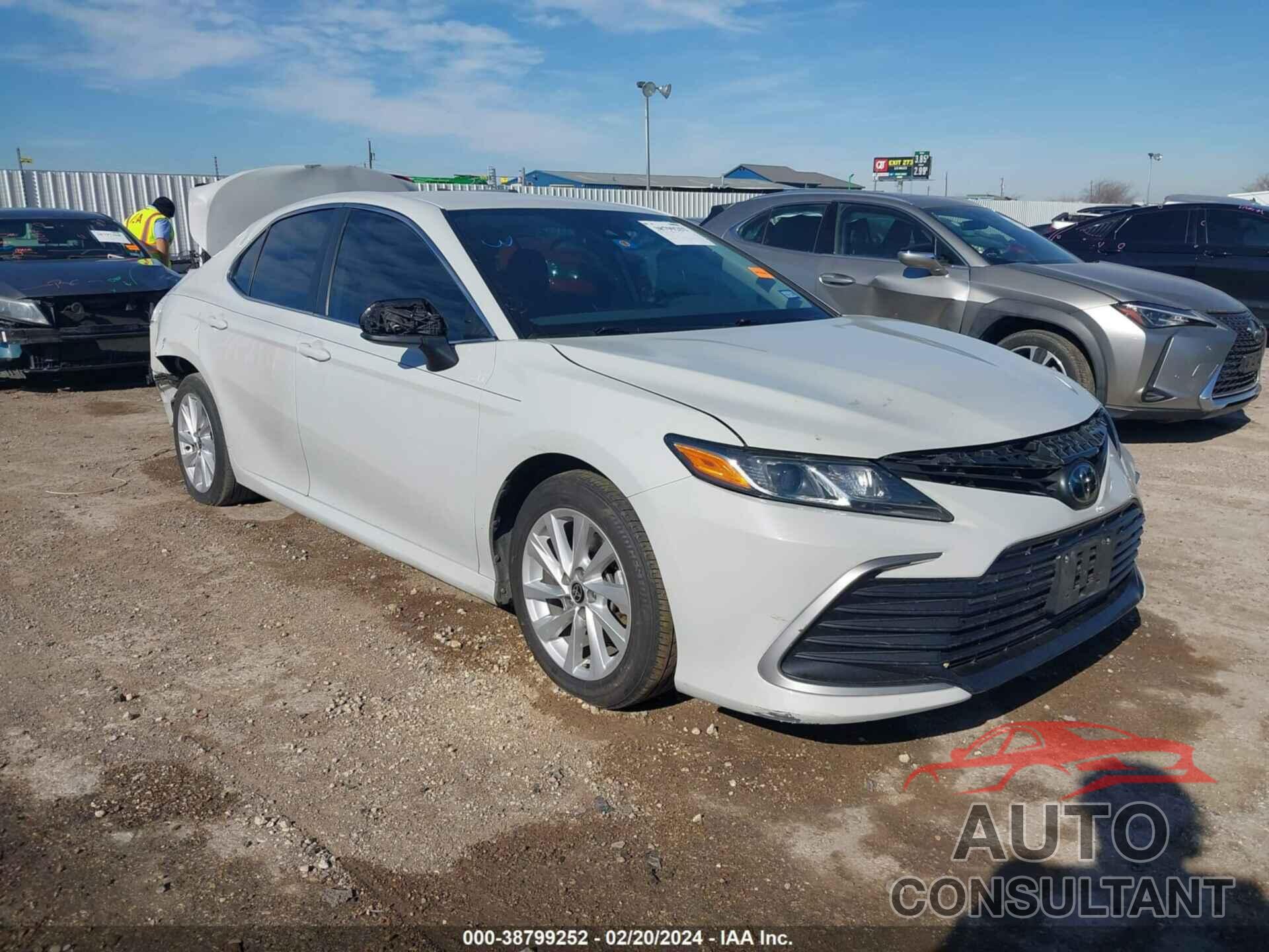 TOYOTA CAMRY 2022 - 4T1C11AKXNU003645